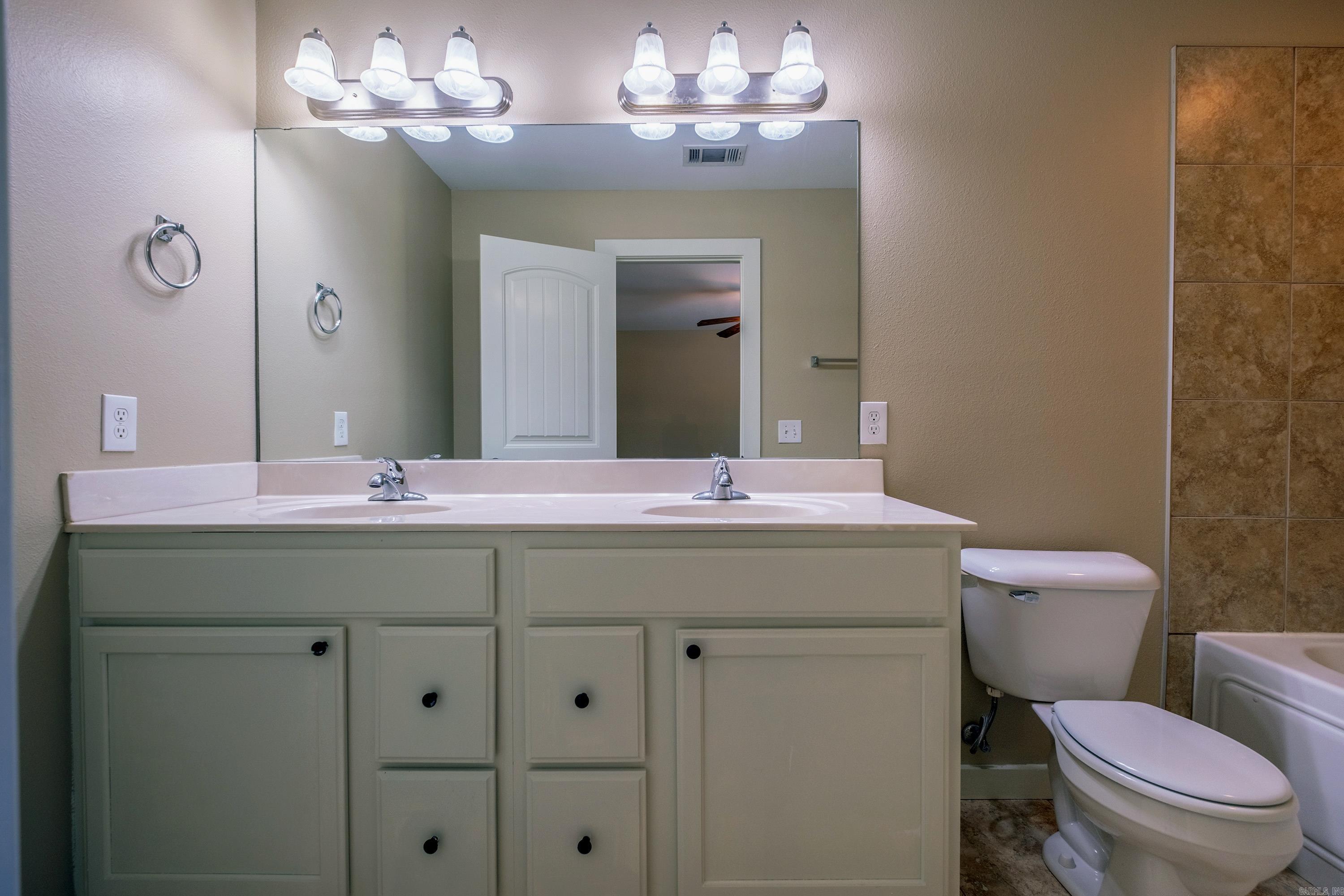 102  Venezia  Maumelle, AR
