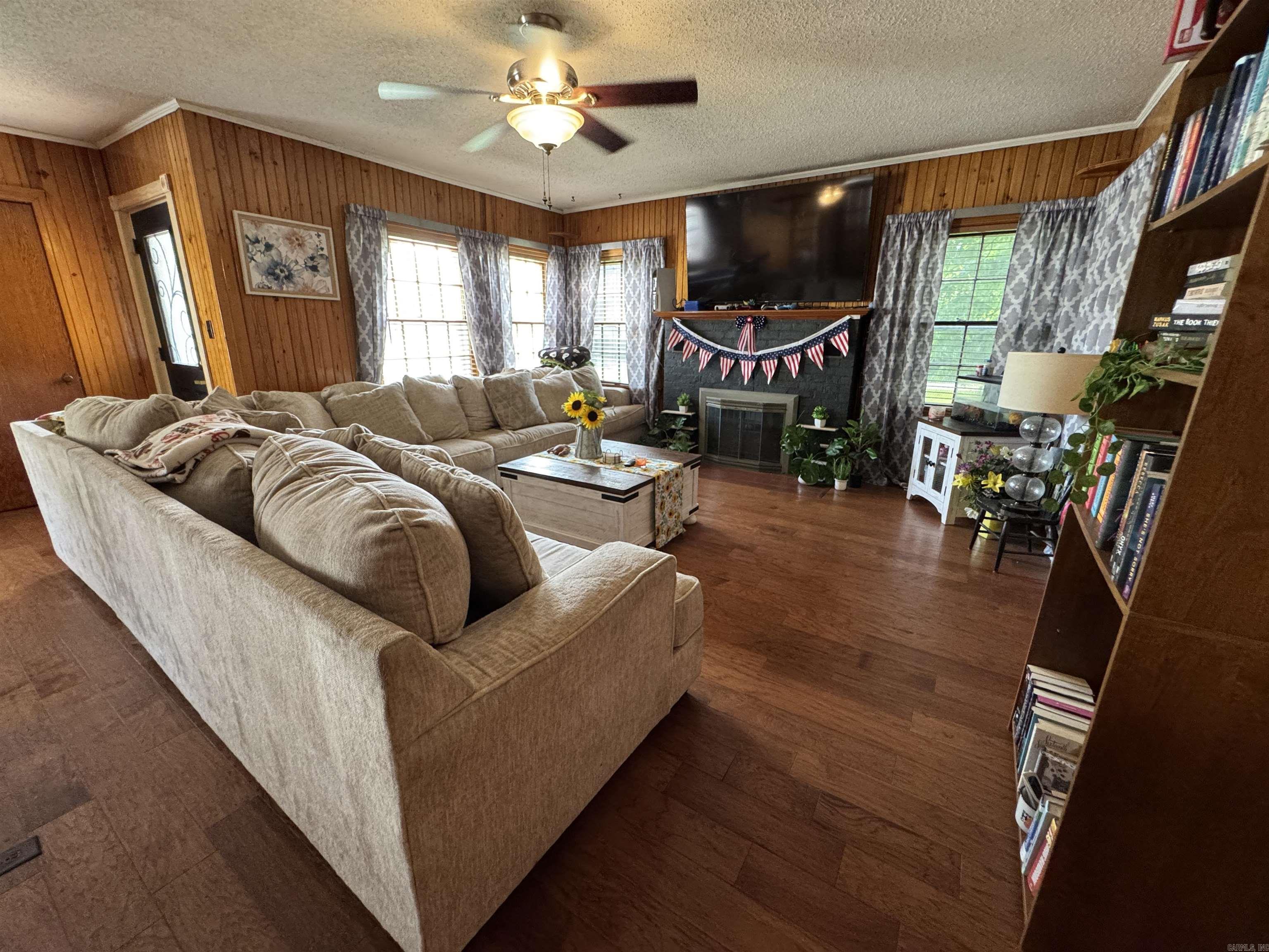 821 S 12th Avenue Piggott, AR 72454