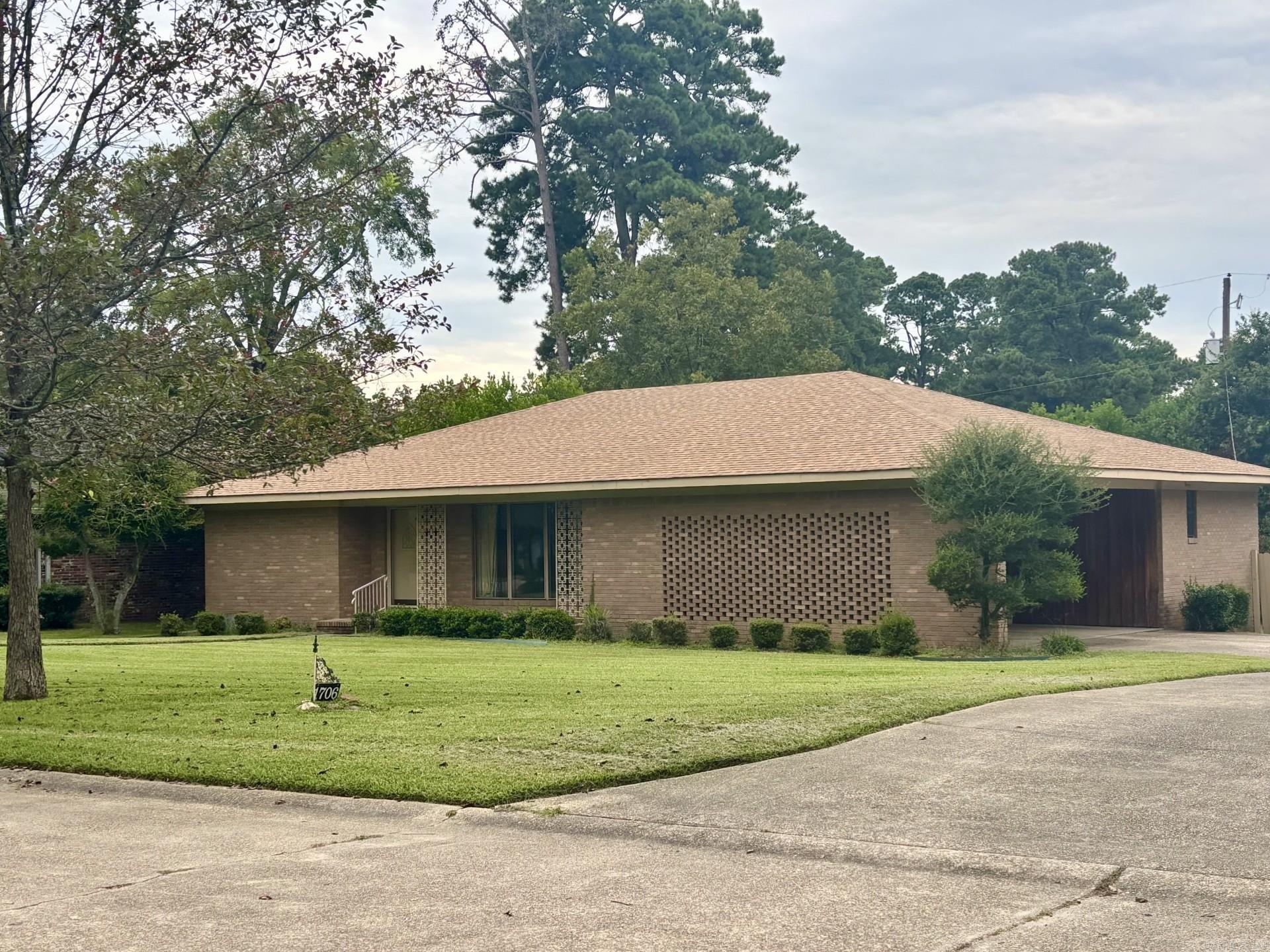 1706 W Block St  El Dorado, AR
