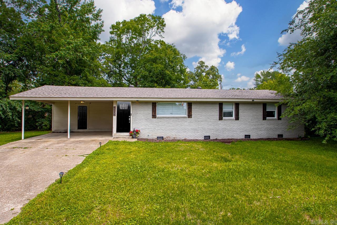2302 E Meadowbrook  Bryant, AR