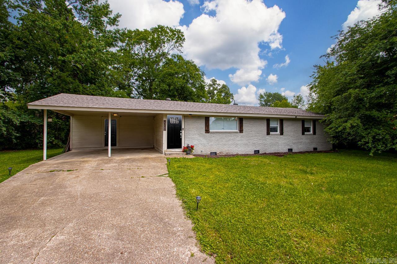 2302 E Meadowbrook  Bryant, AR