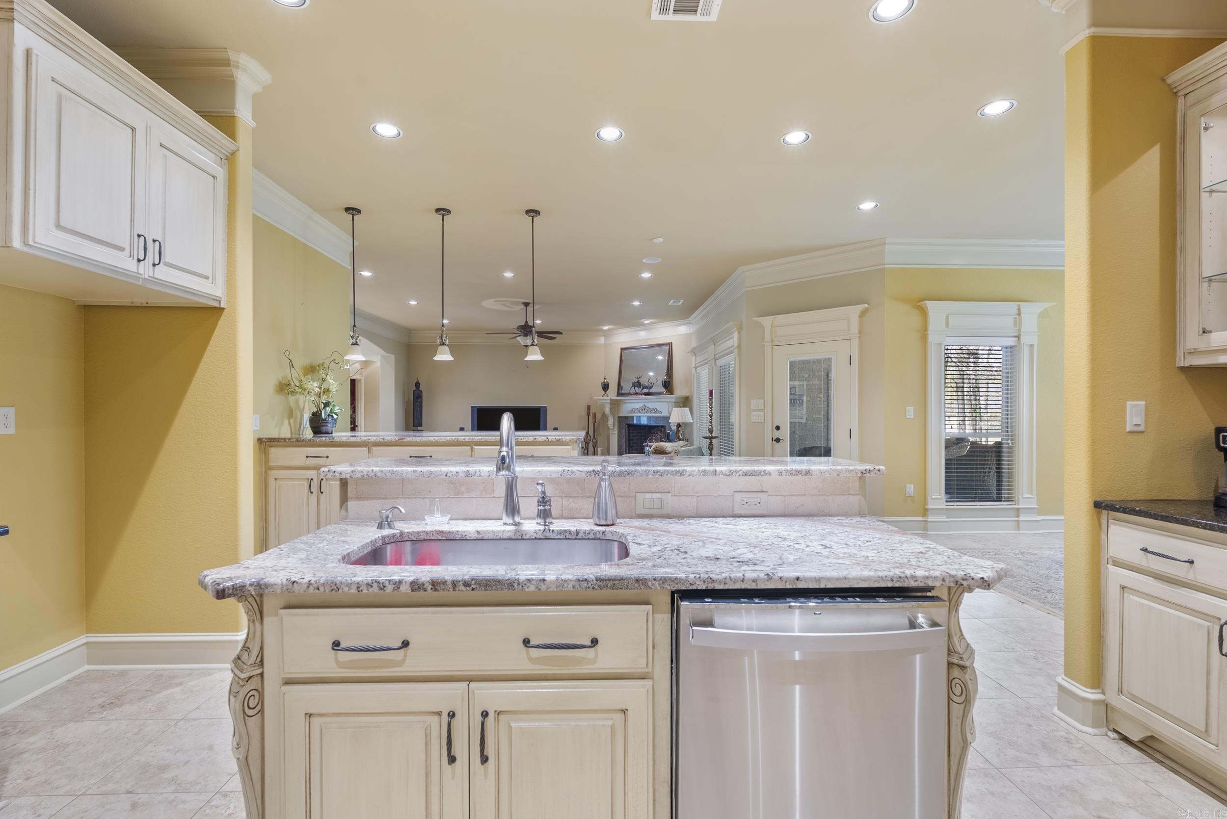 1606  HILLDALE  Alexander, AR