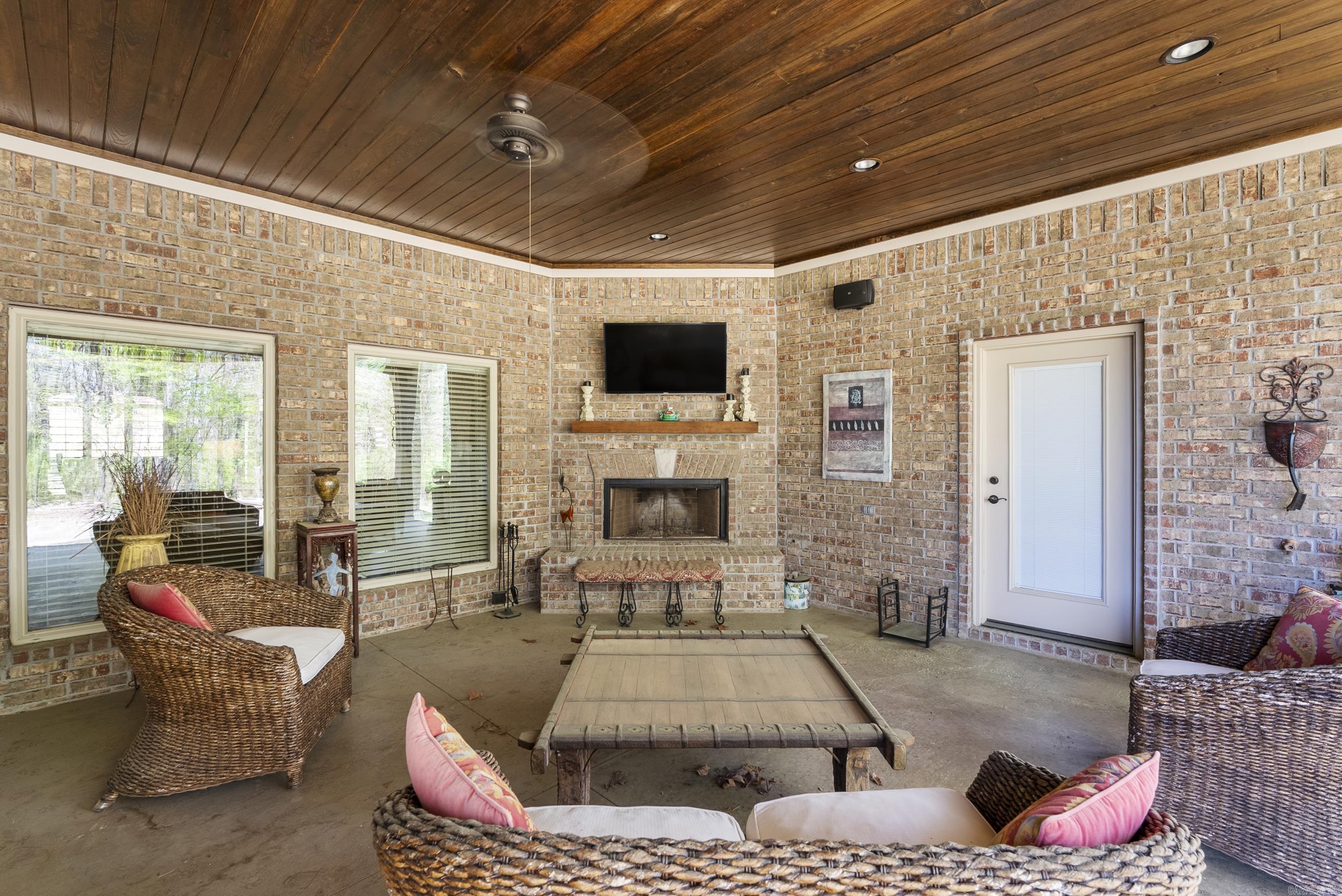 1606  HILLDALE  Alexander, AR