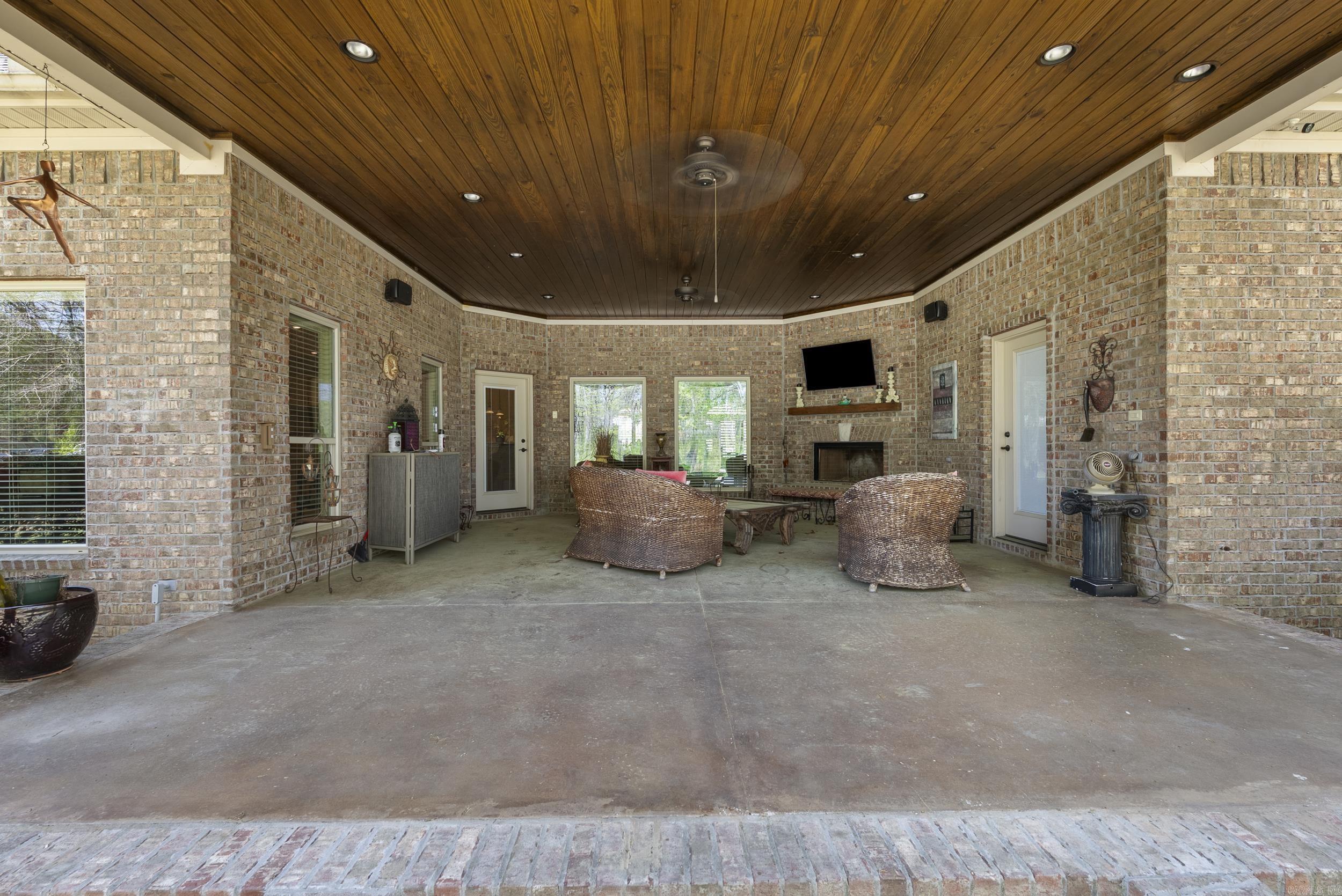 1606  HILLDALE  Alexander, AR