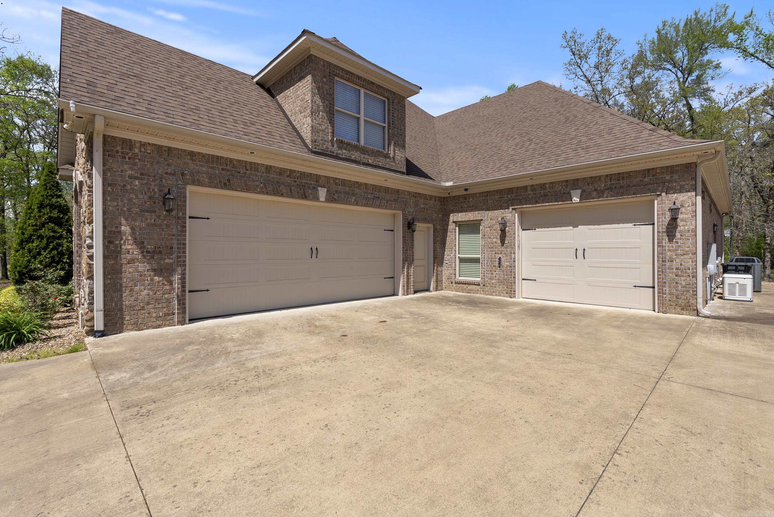 1606  HILLDALE  Alexander, AR