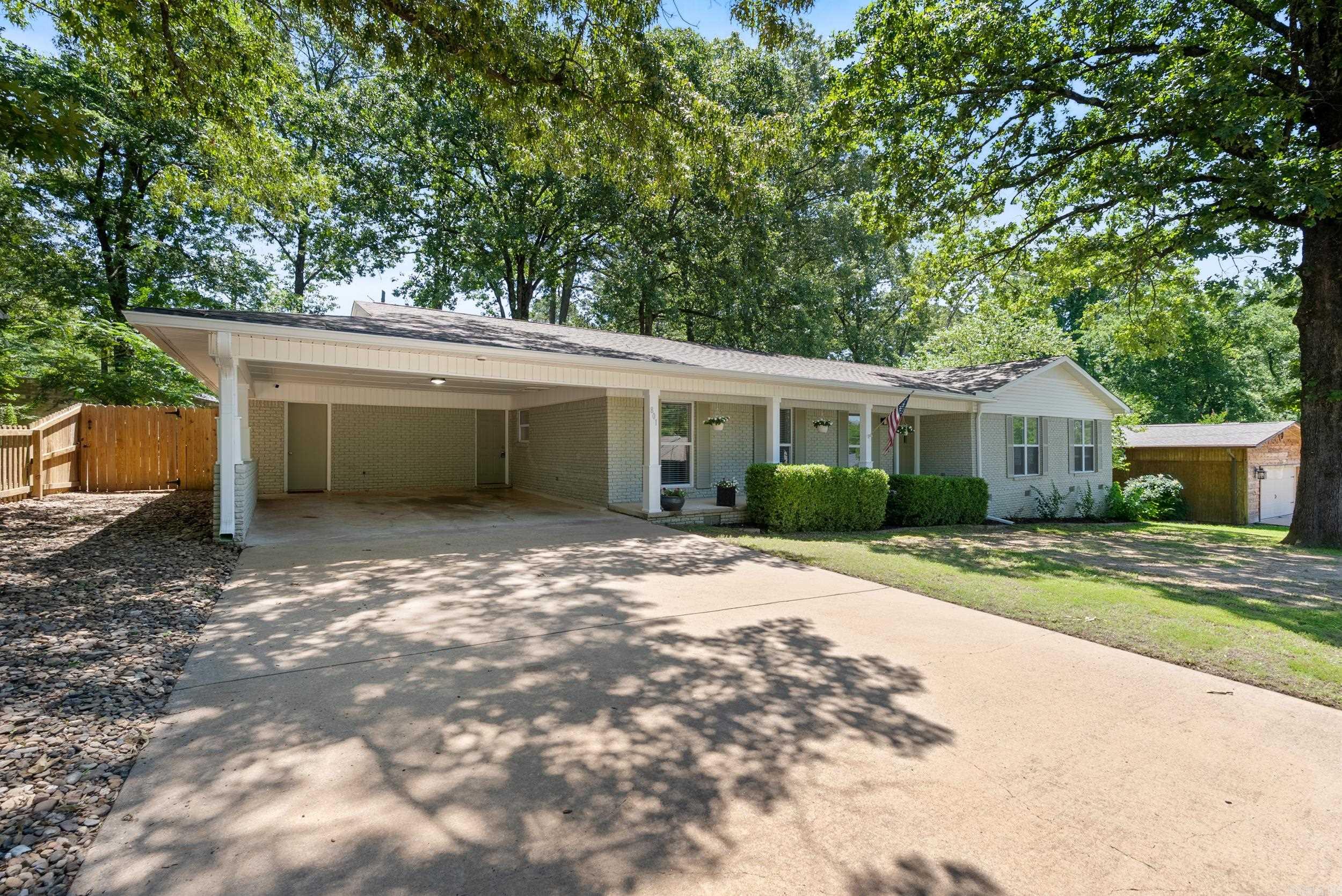 801  Pinewood Drive  Benton, AR