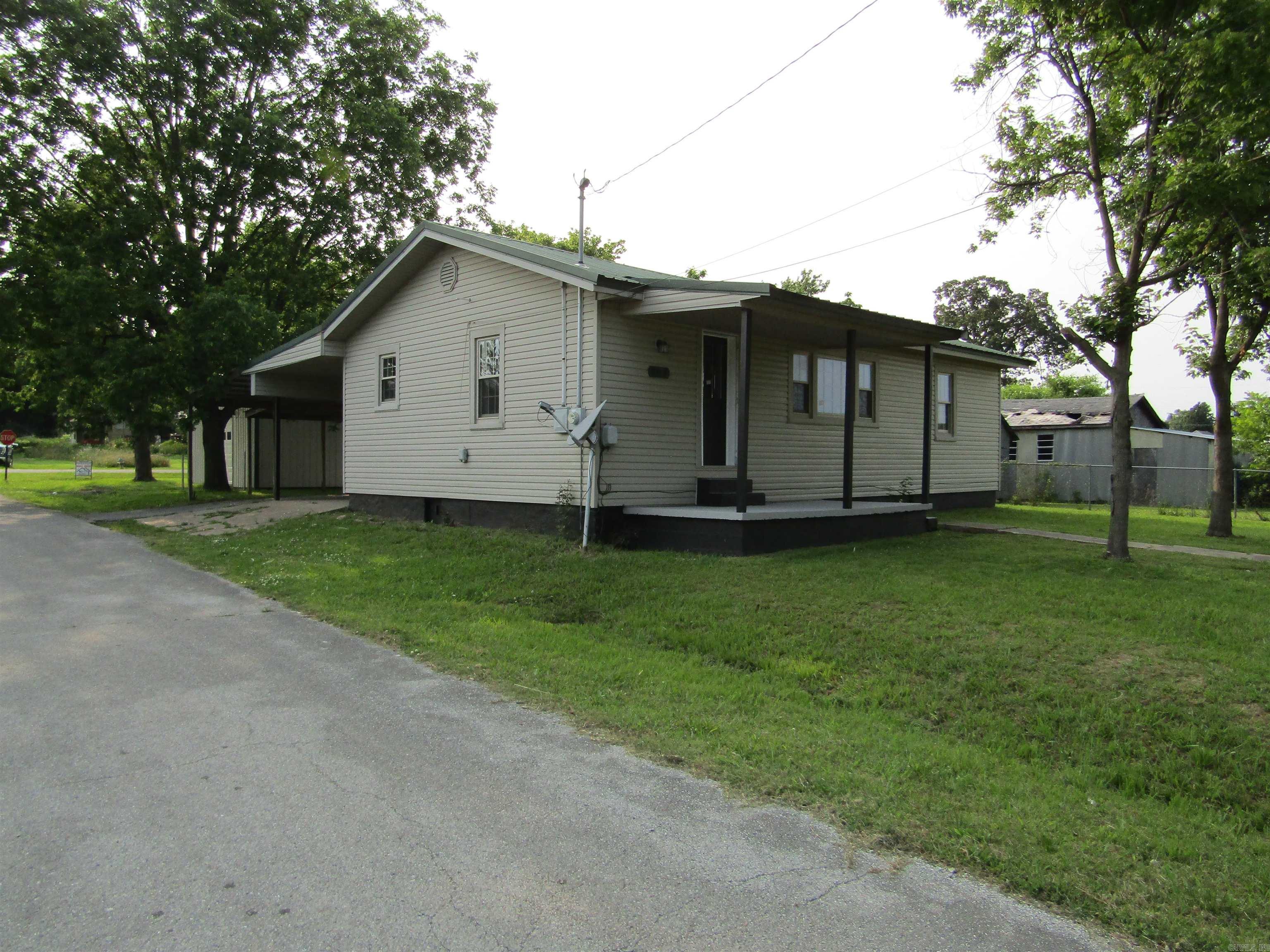 203 N 1st  Marmaduke, AR