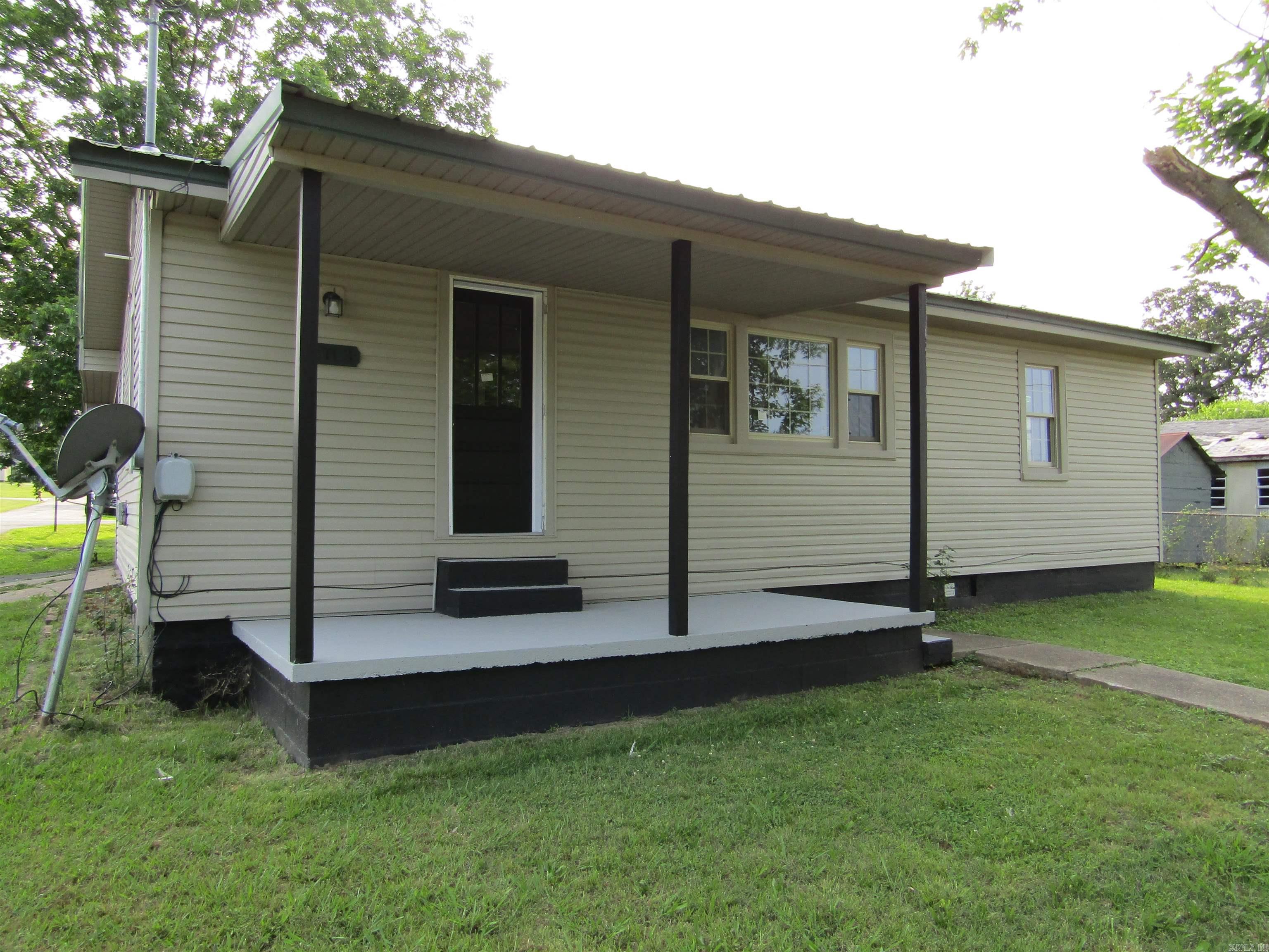 203 N 1st  Marmaduke, AR
