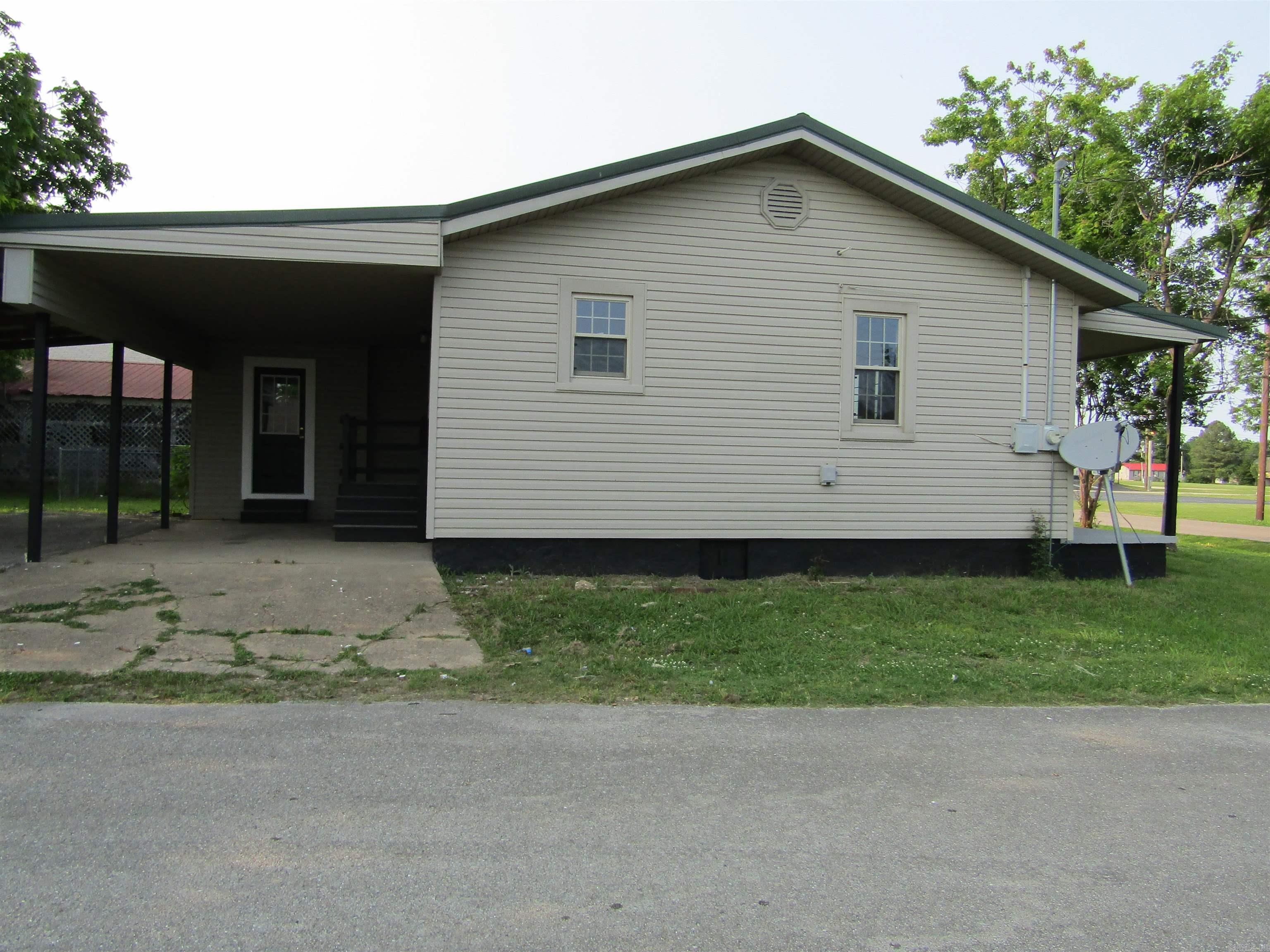 203 N 1st  Marmaduke, AR