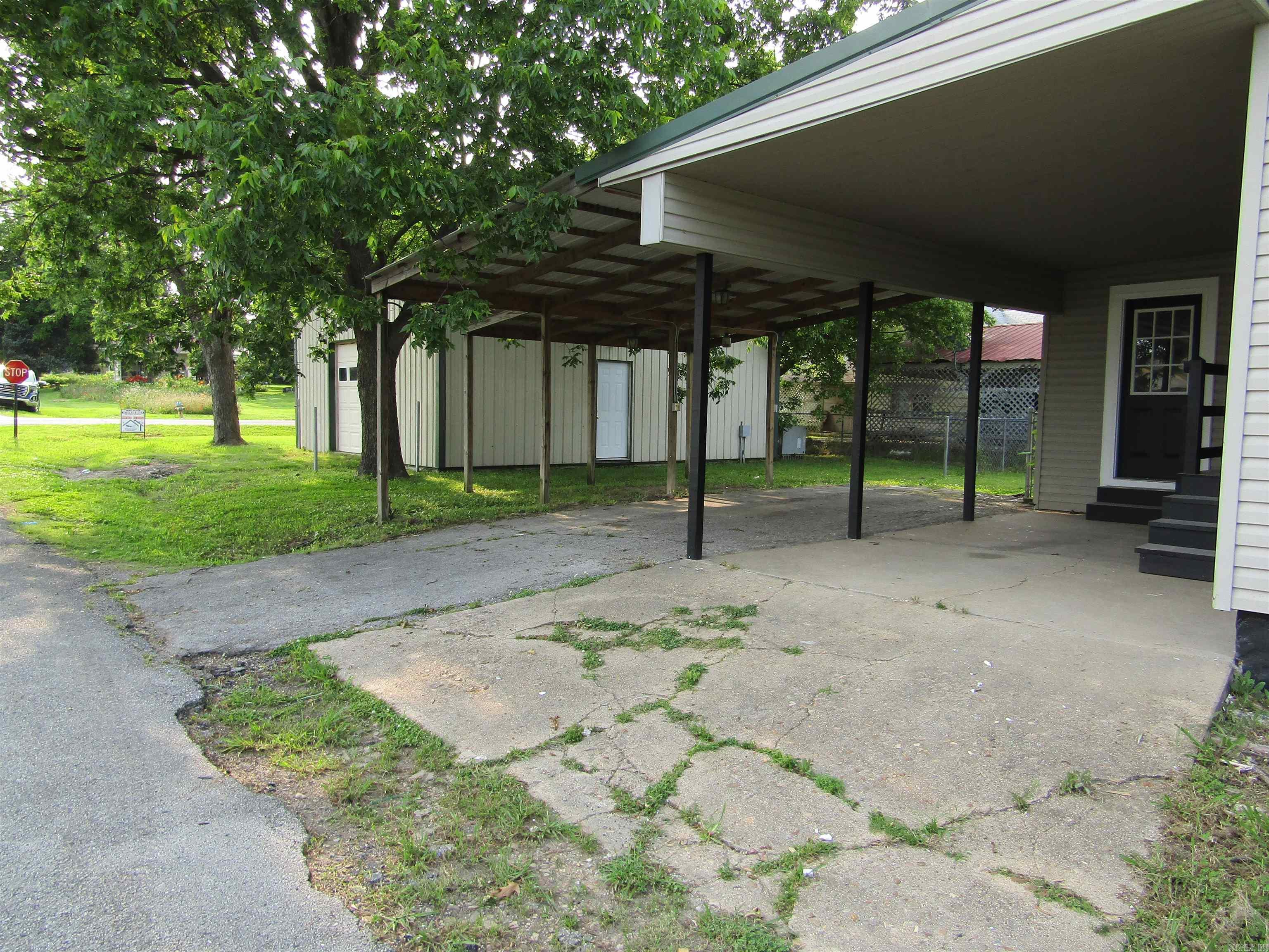 203 N 1st  Marmaduke, AR