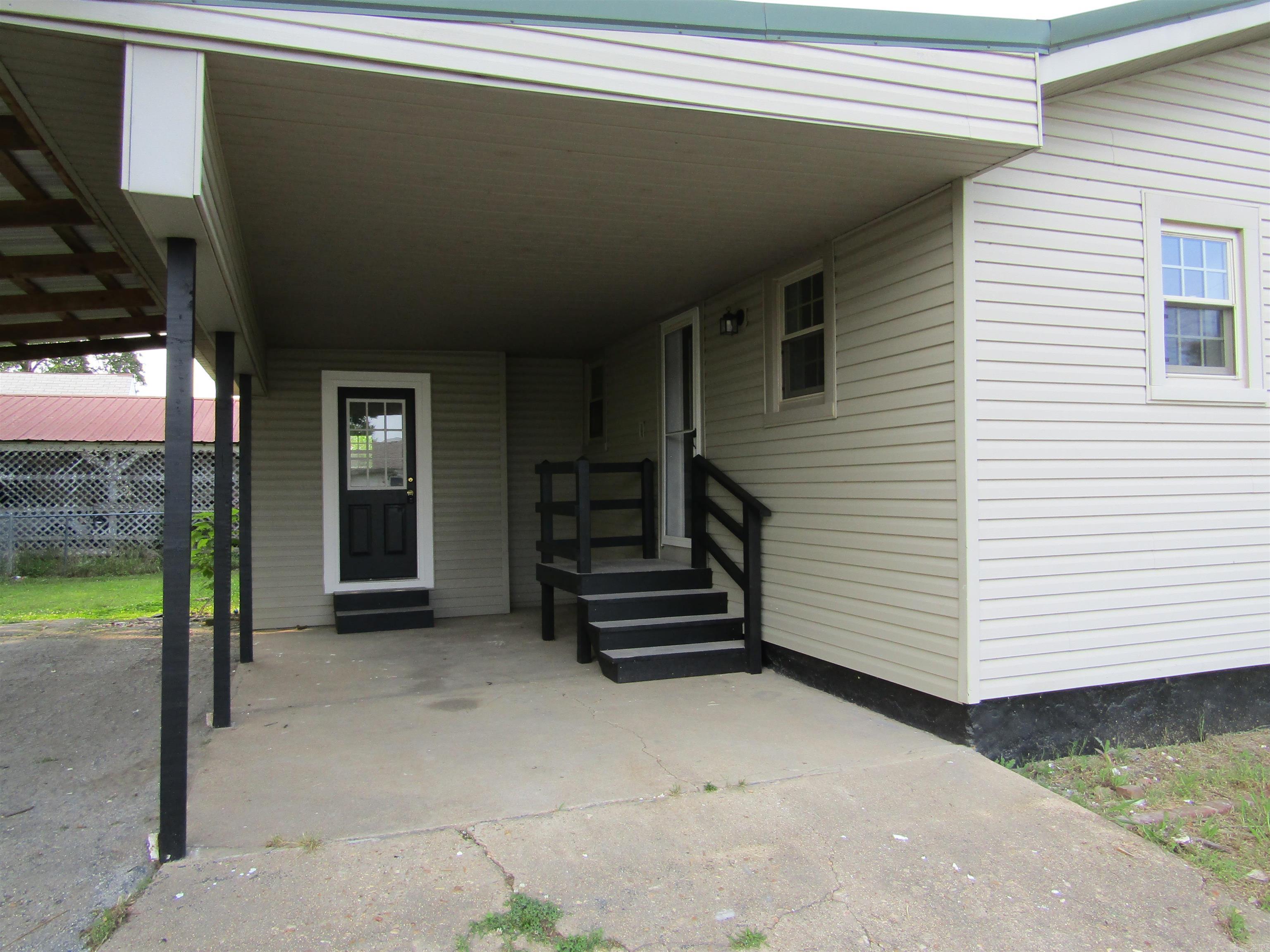 203 N 1st  Marmaduke, AR