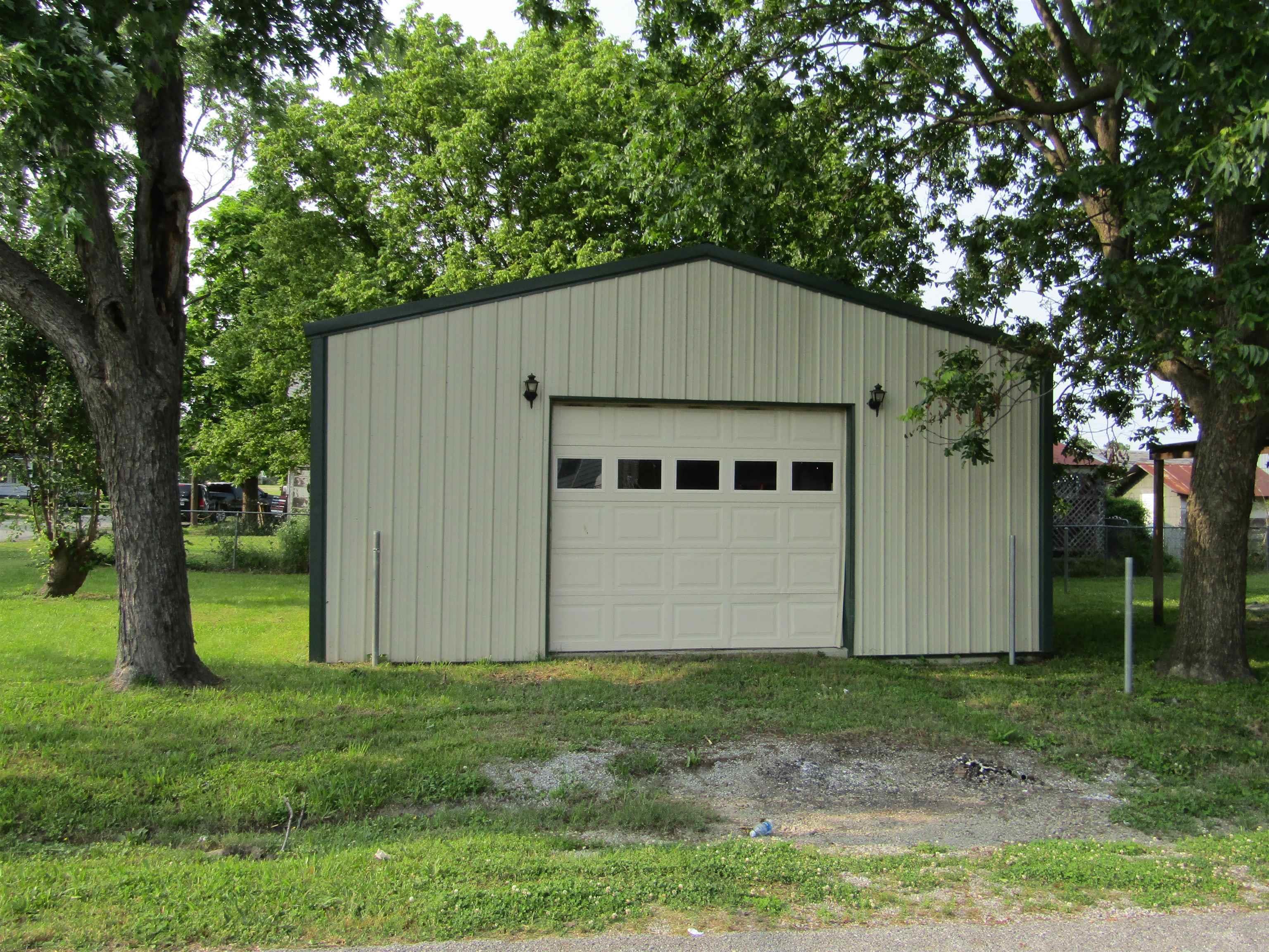 203 N 1st  Marmaduke, AR