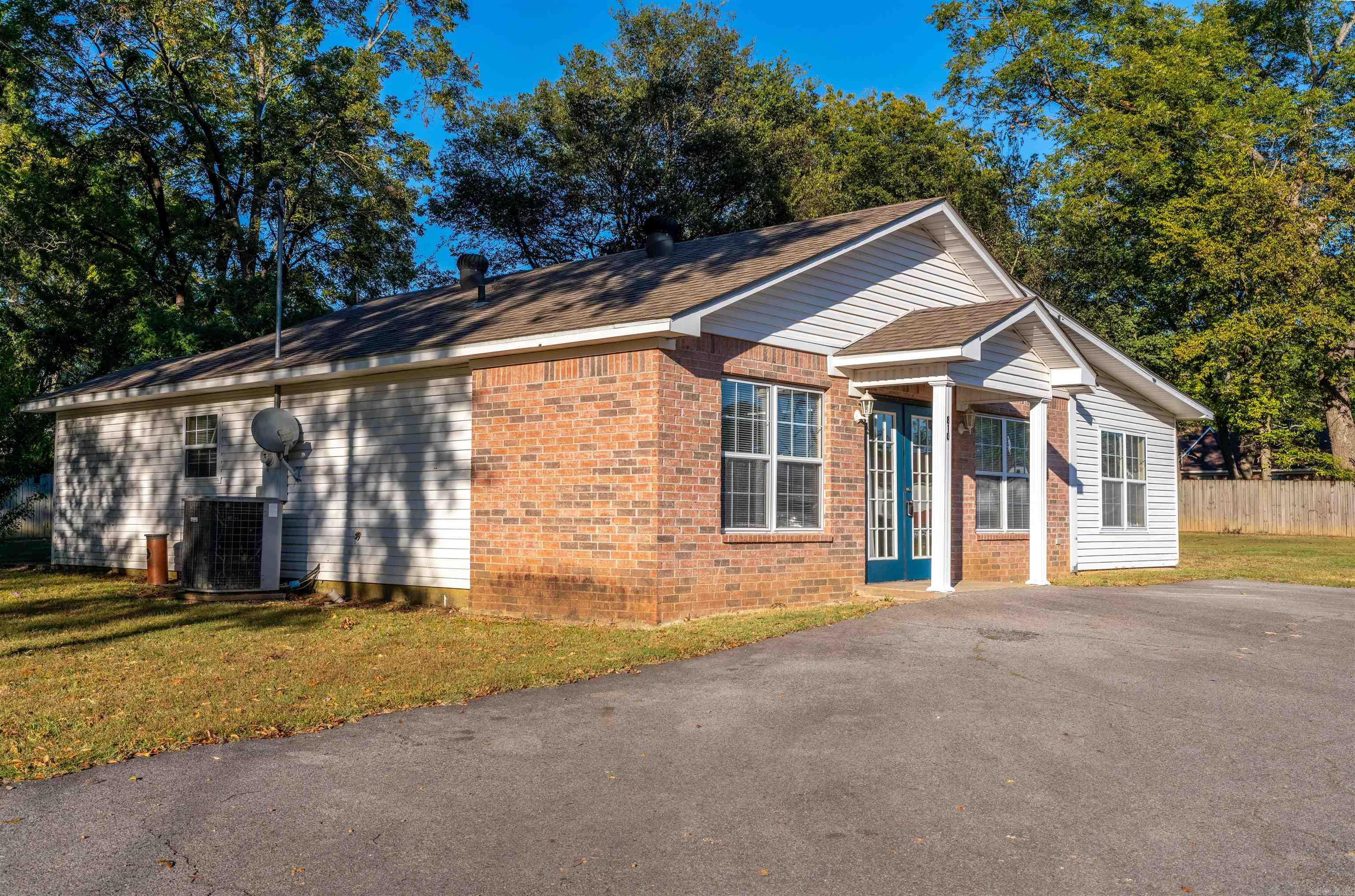 810 W Pleasure  Searcy, AR