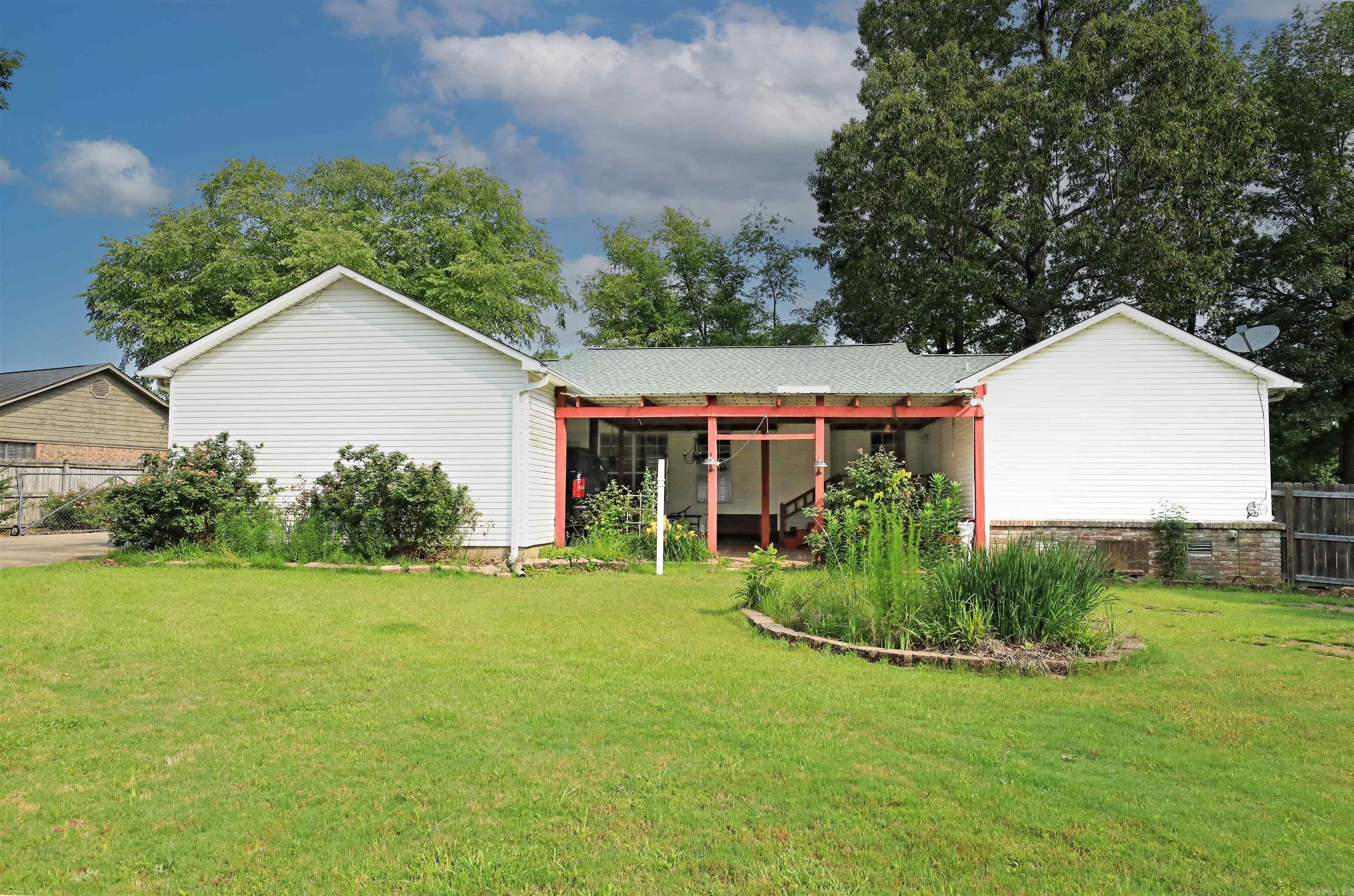 327  Regal Oaks  White Hall, AR