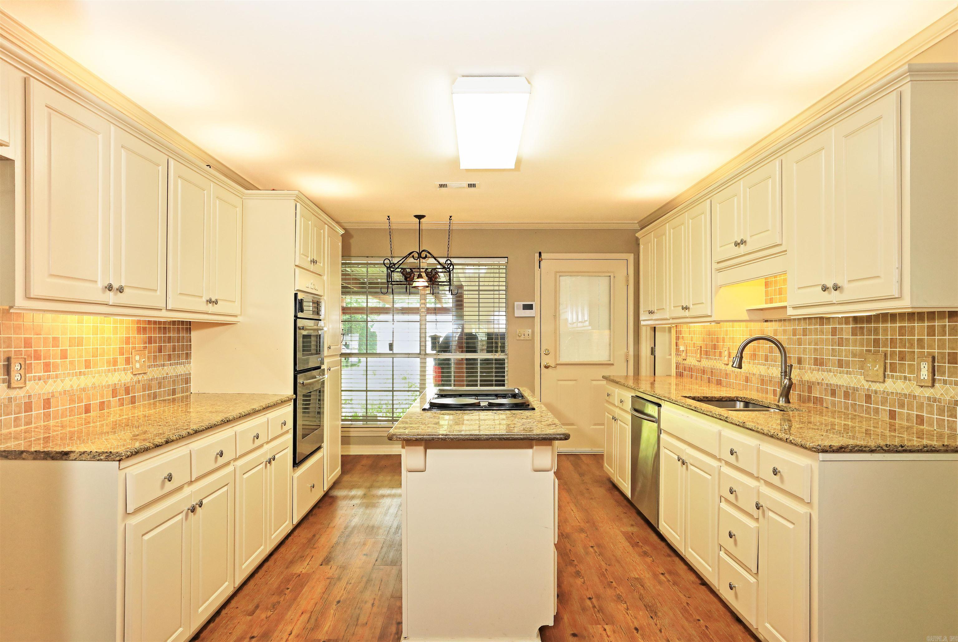 327  Regal Oaks  White Hall, AR