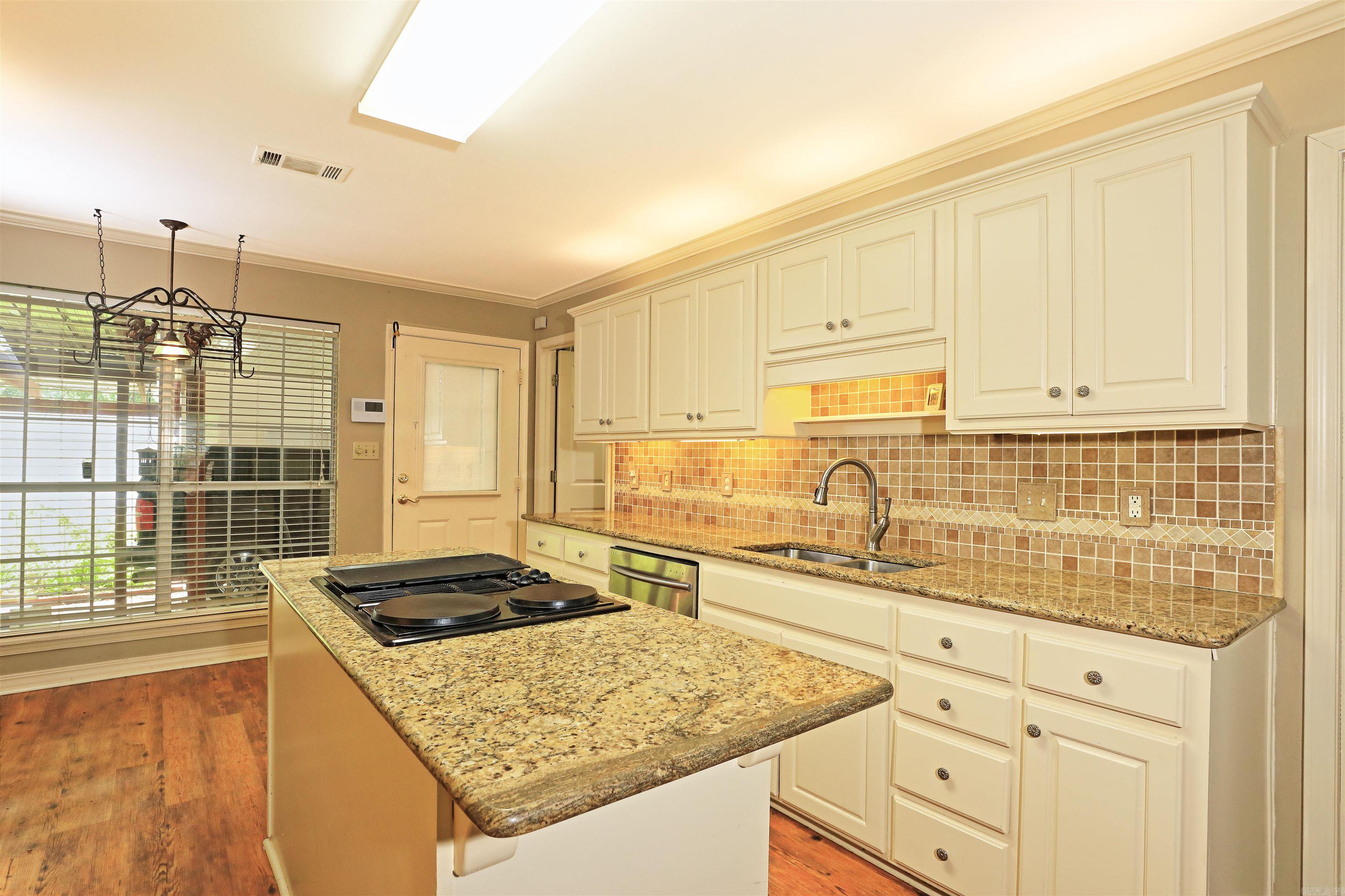327  Regal Oaks  White Hall, AR