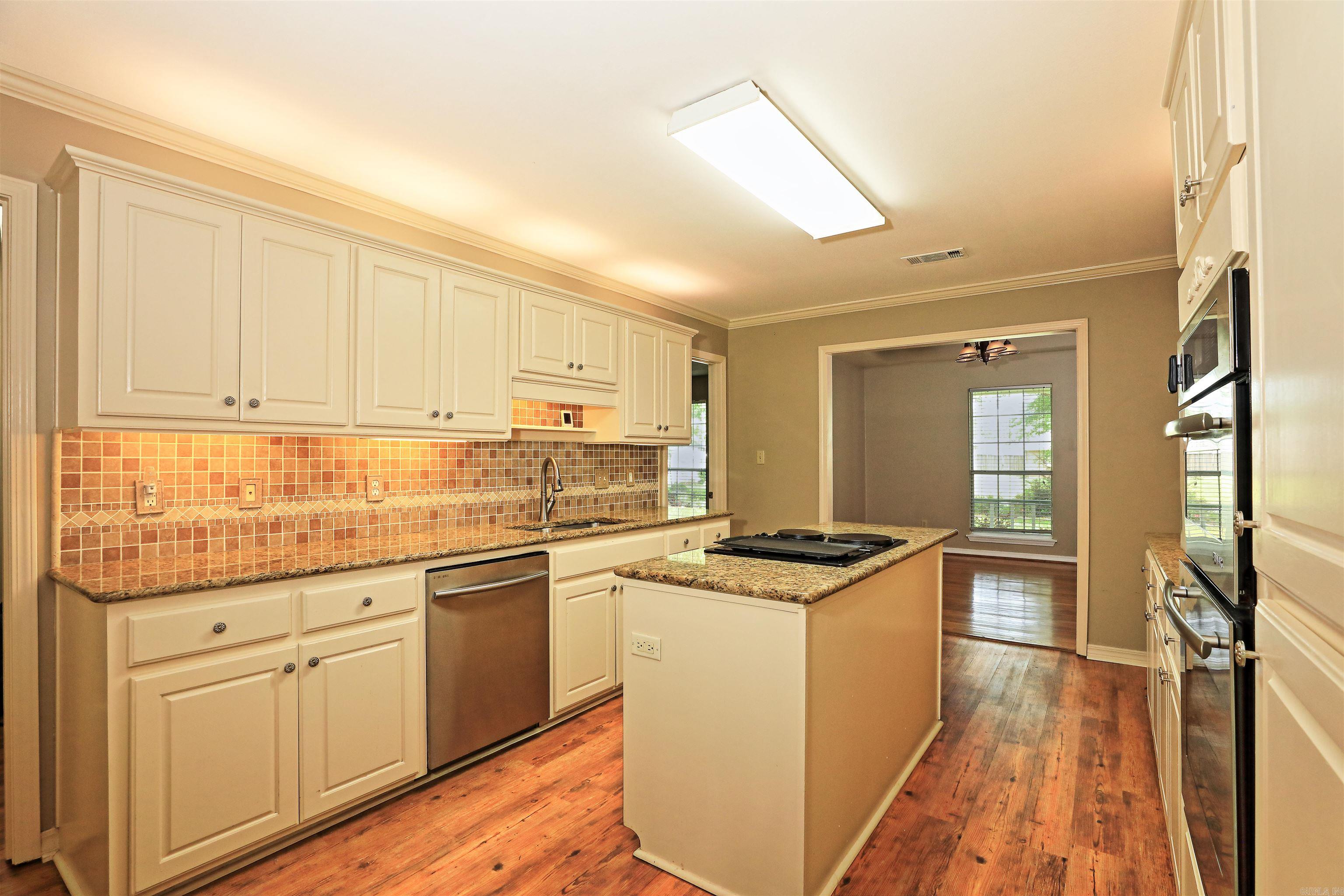 327  Regal Oaks  White Hall, AR