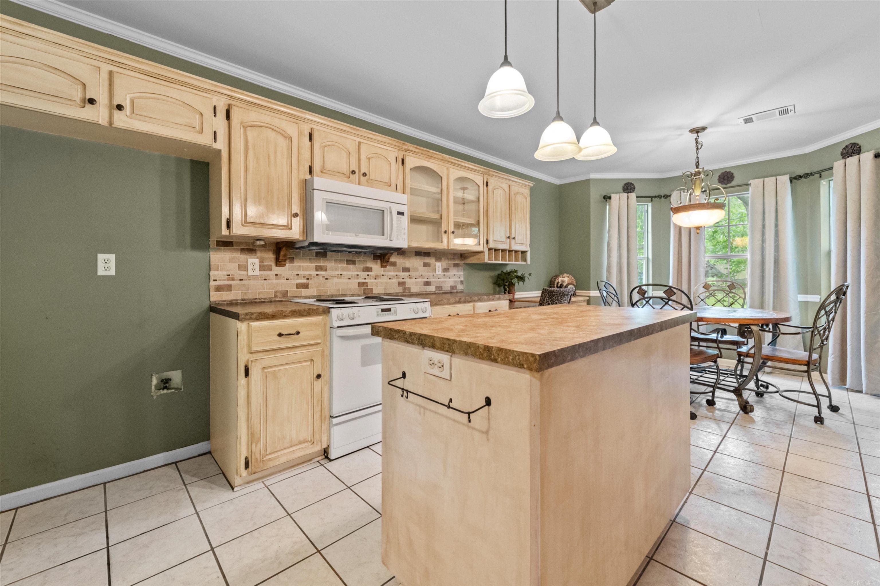 15  Diamond Dr  Cabot, AR