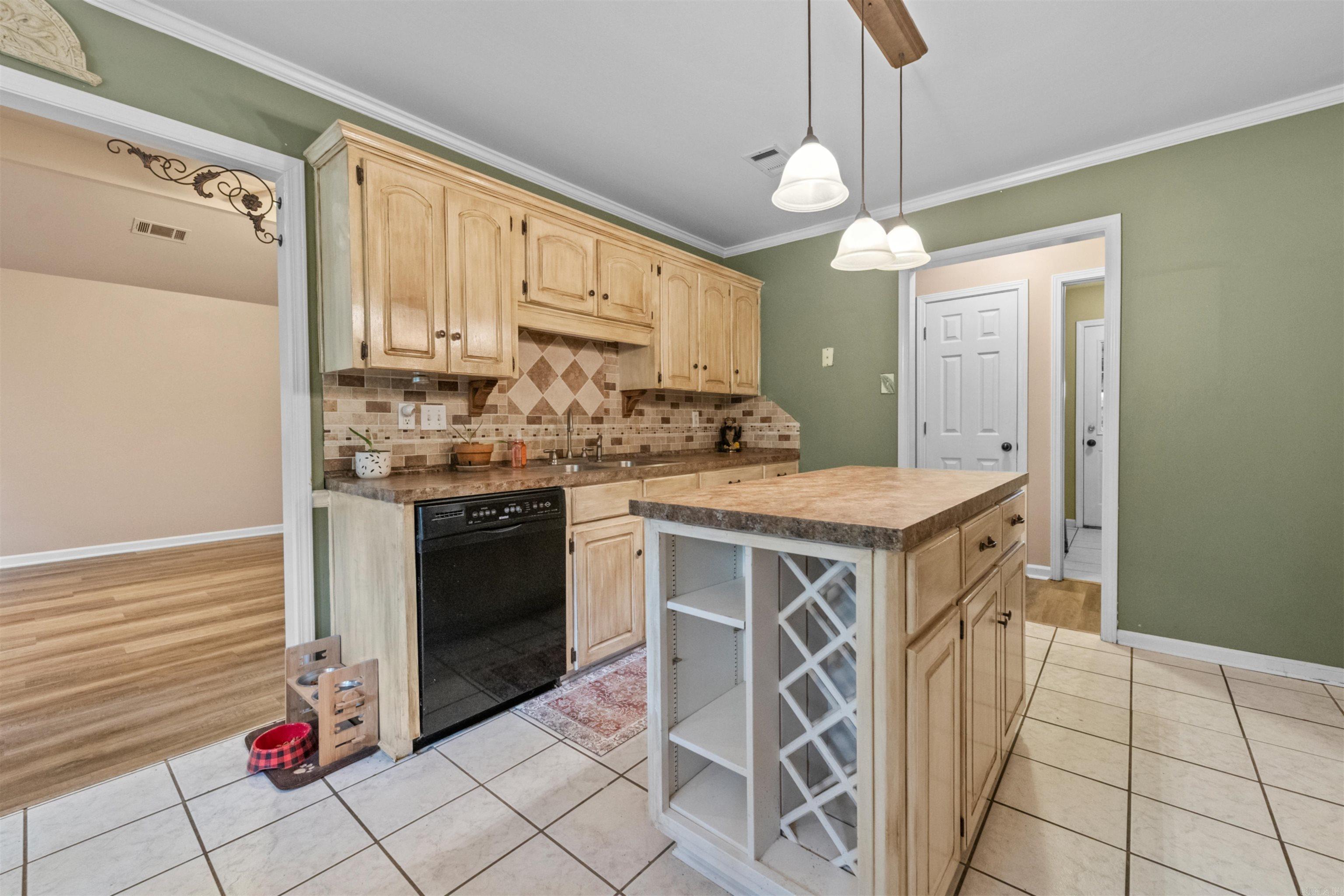 15  Diamond Dr  Cabot, AR