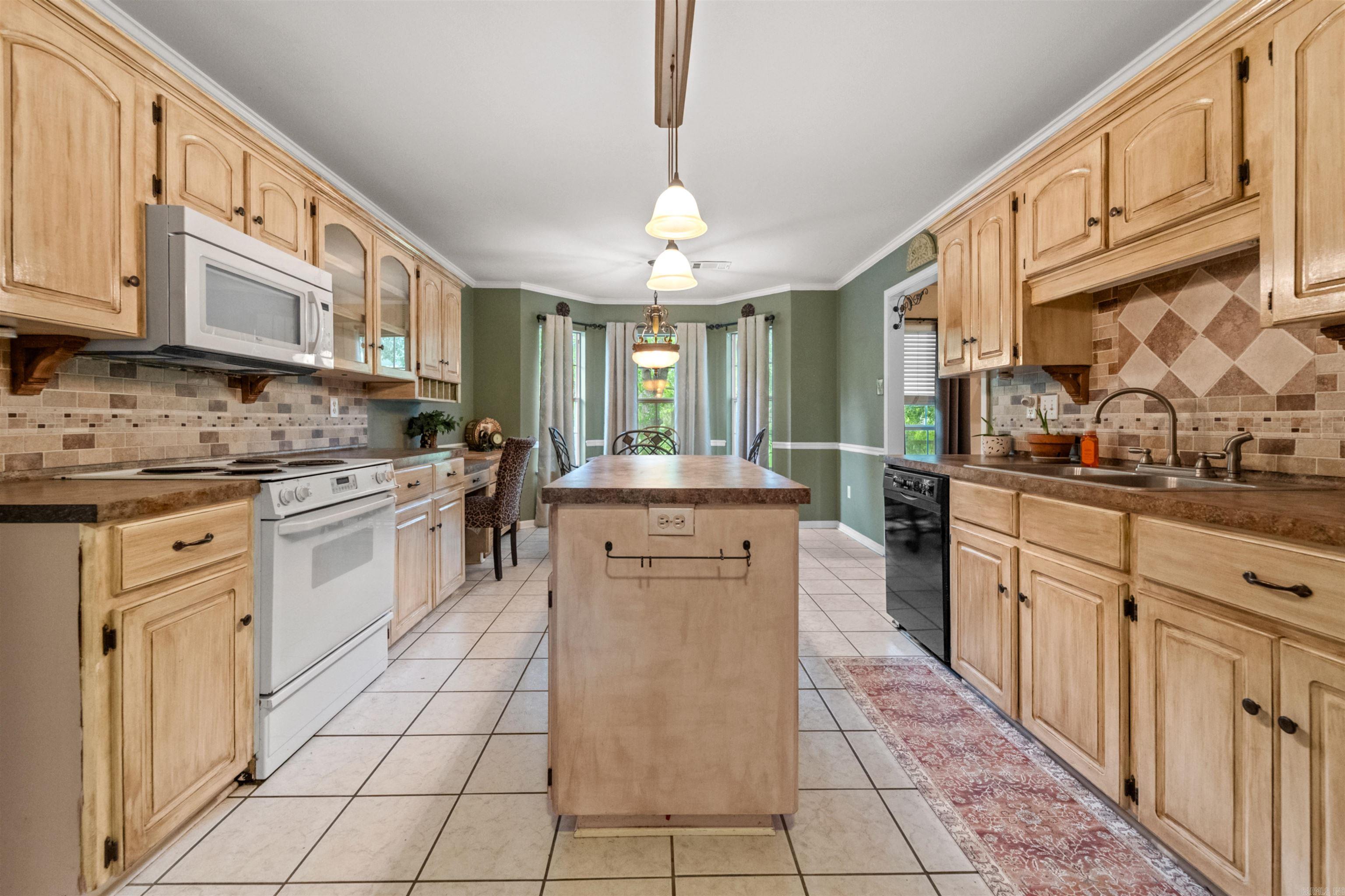 15  Diamond Dr  Cabot, AR