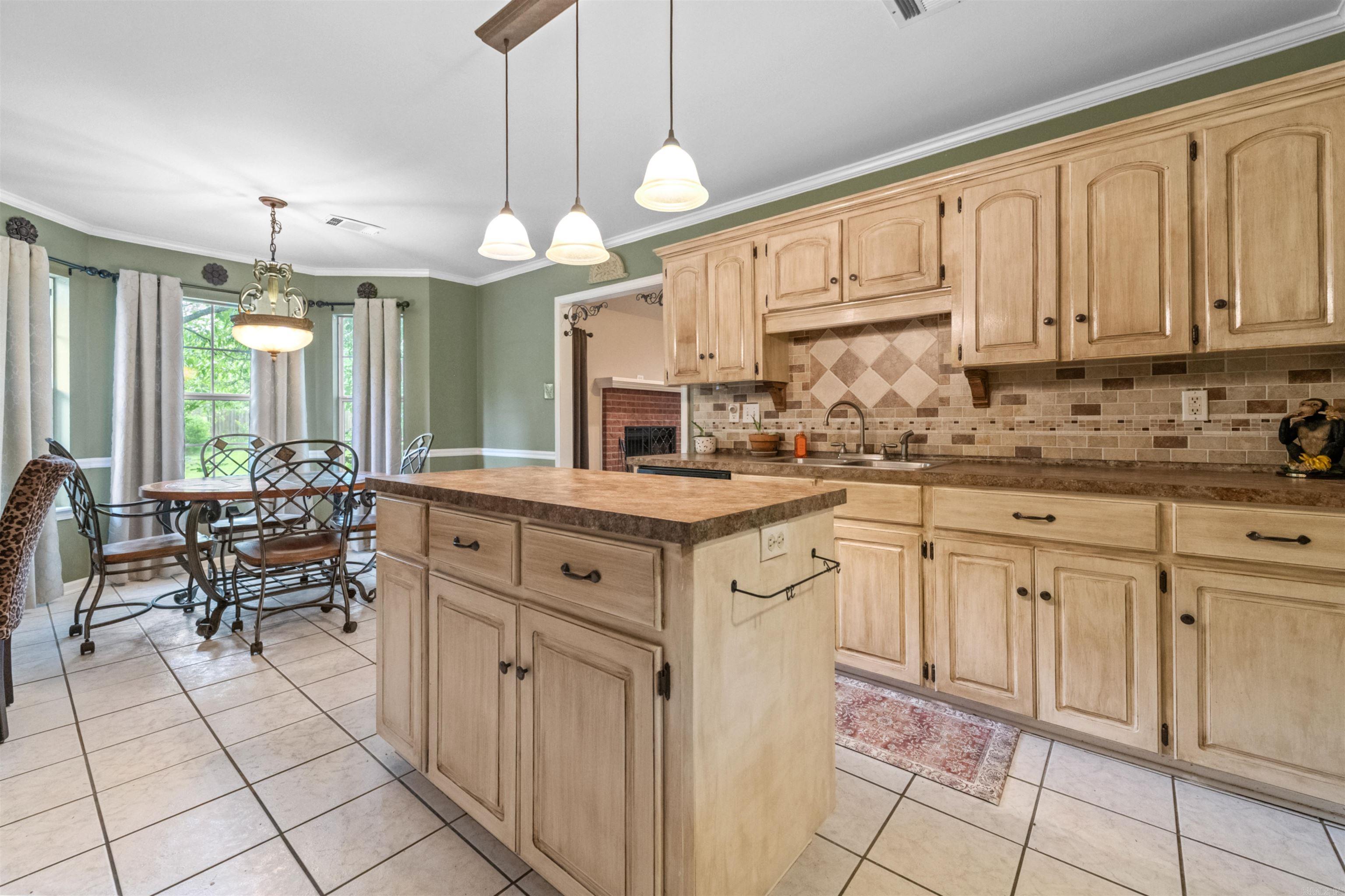 15  Diamond Dr  Cabot, AR