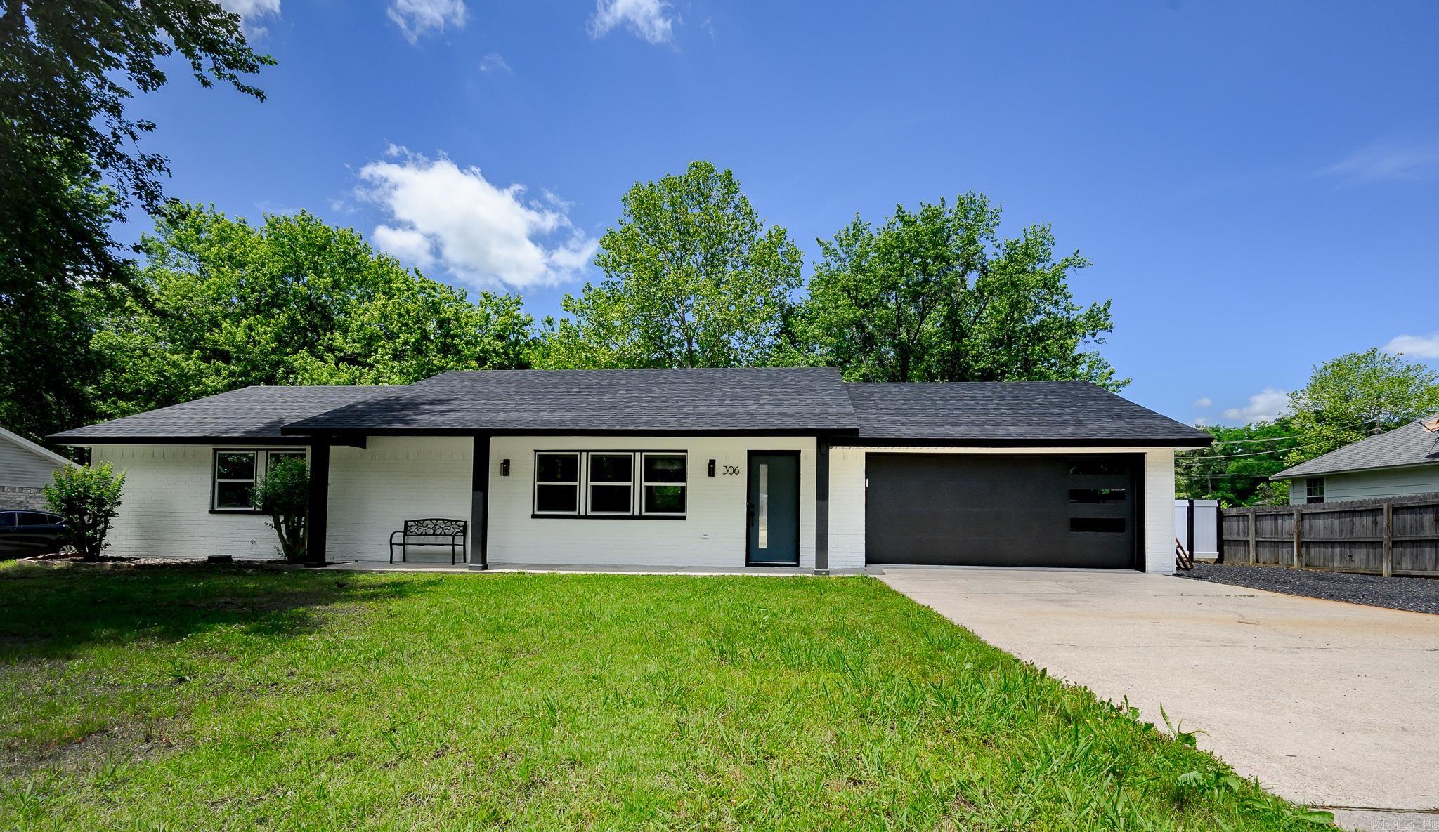 306  Gary Dr.  Mena, AR