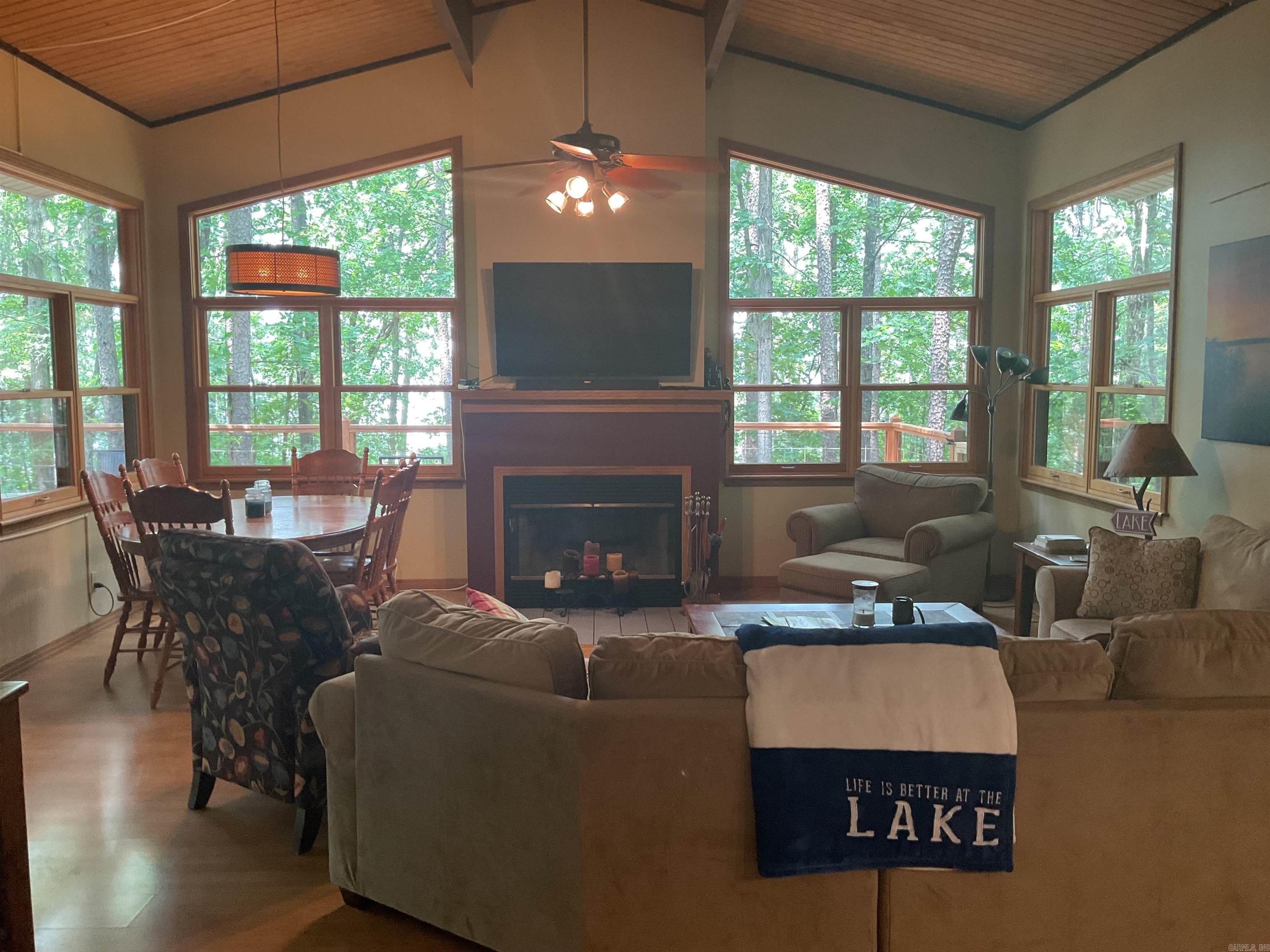 935  Christopher  Quitman, AR