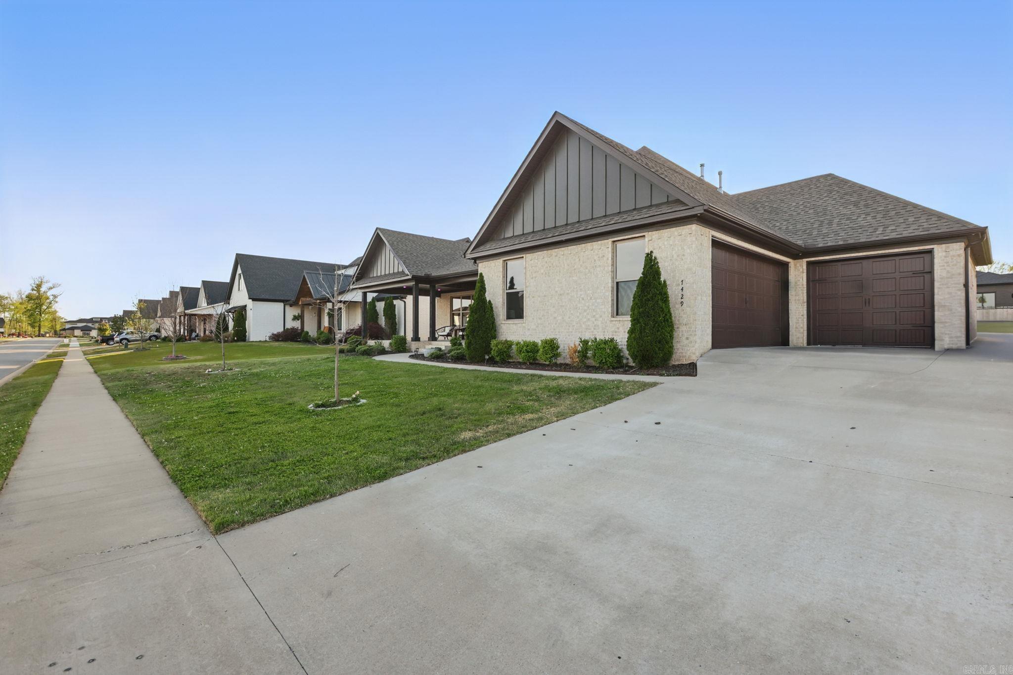 7429  Lake Point Circle  Benton, AR