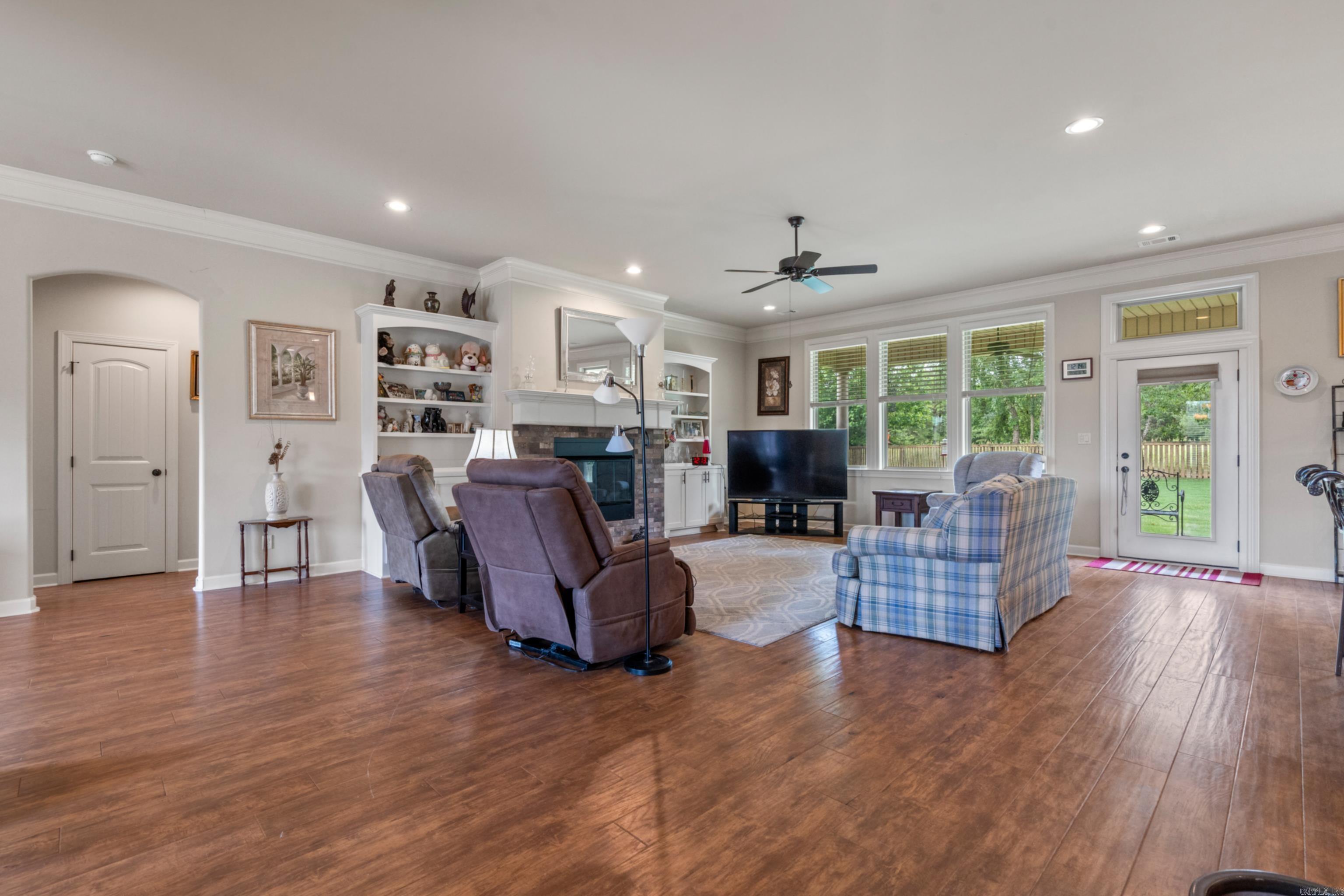 155  Glencairn  Hot Springs, AR