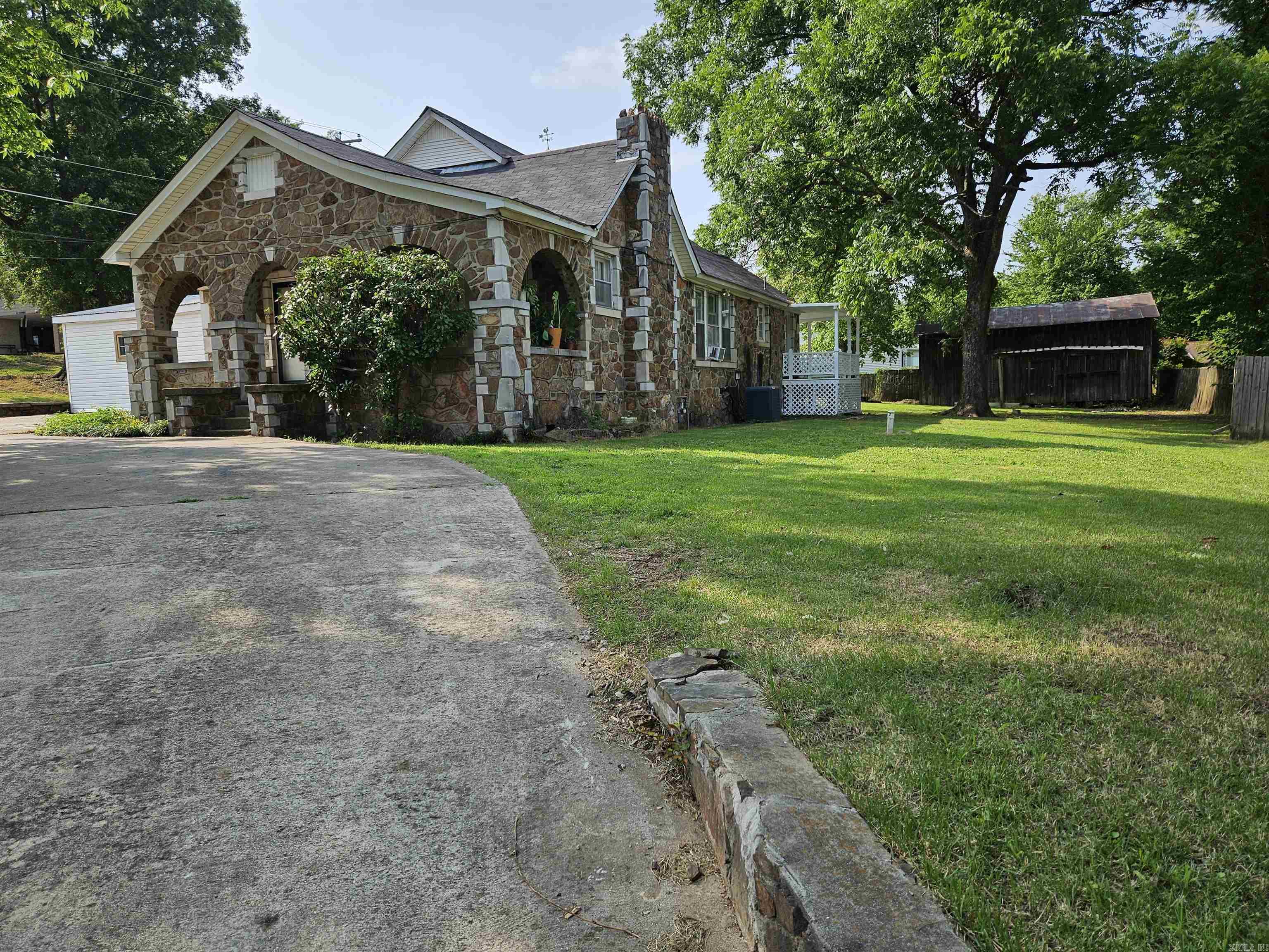 1421 W 25th  North Little Rock, AR