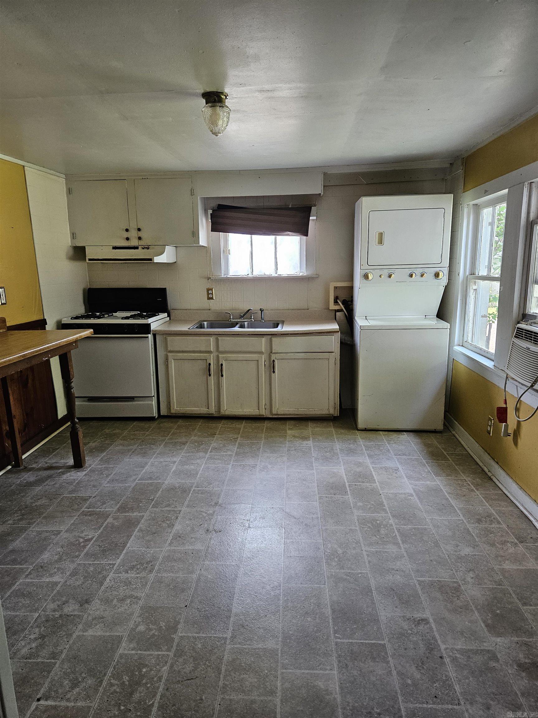 1421 W 25th  North Little Rock, AR