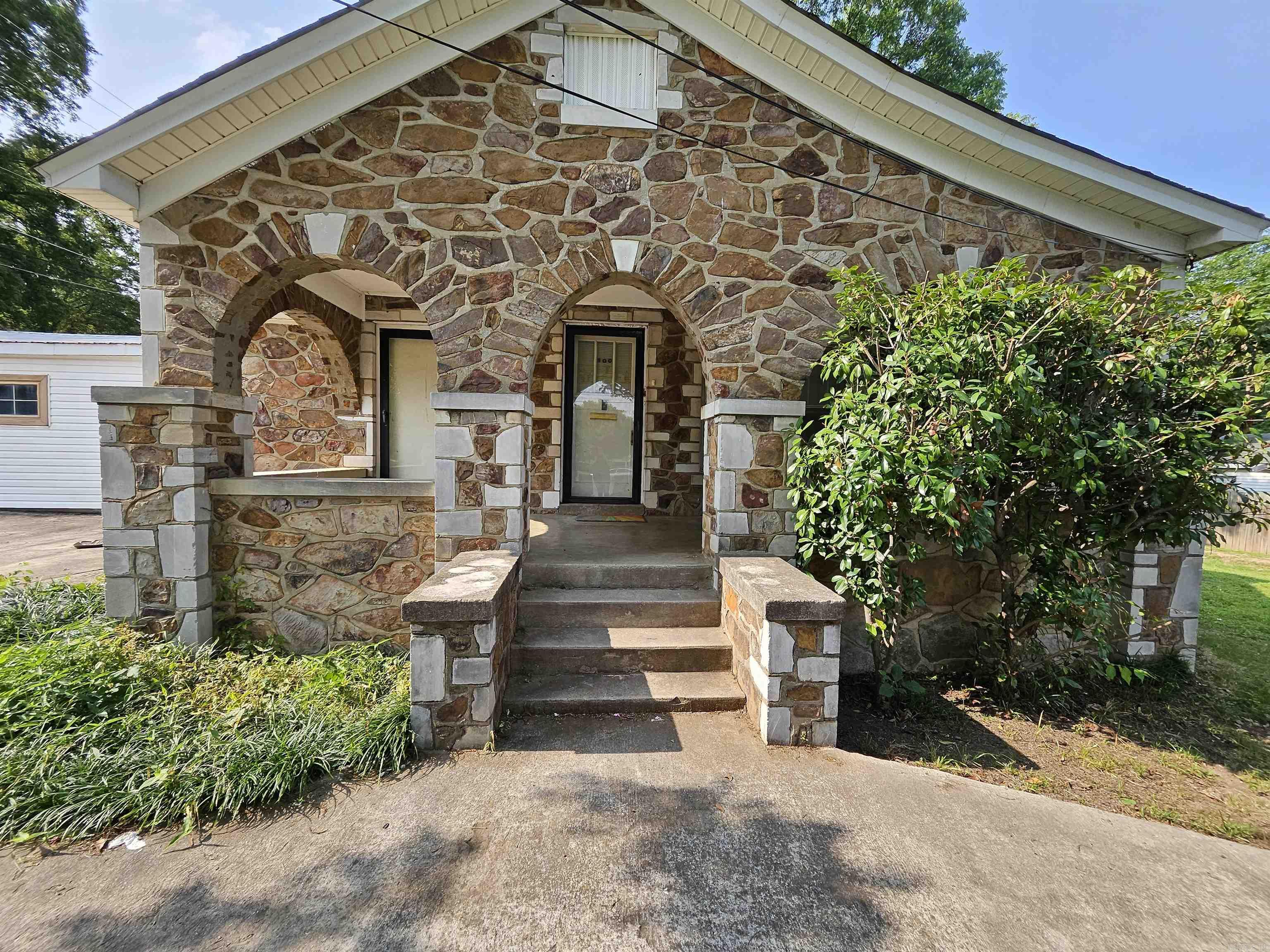 1421 W 25th  North Little Rock, AR
