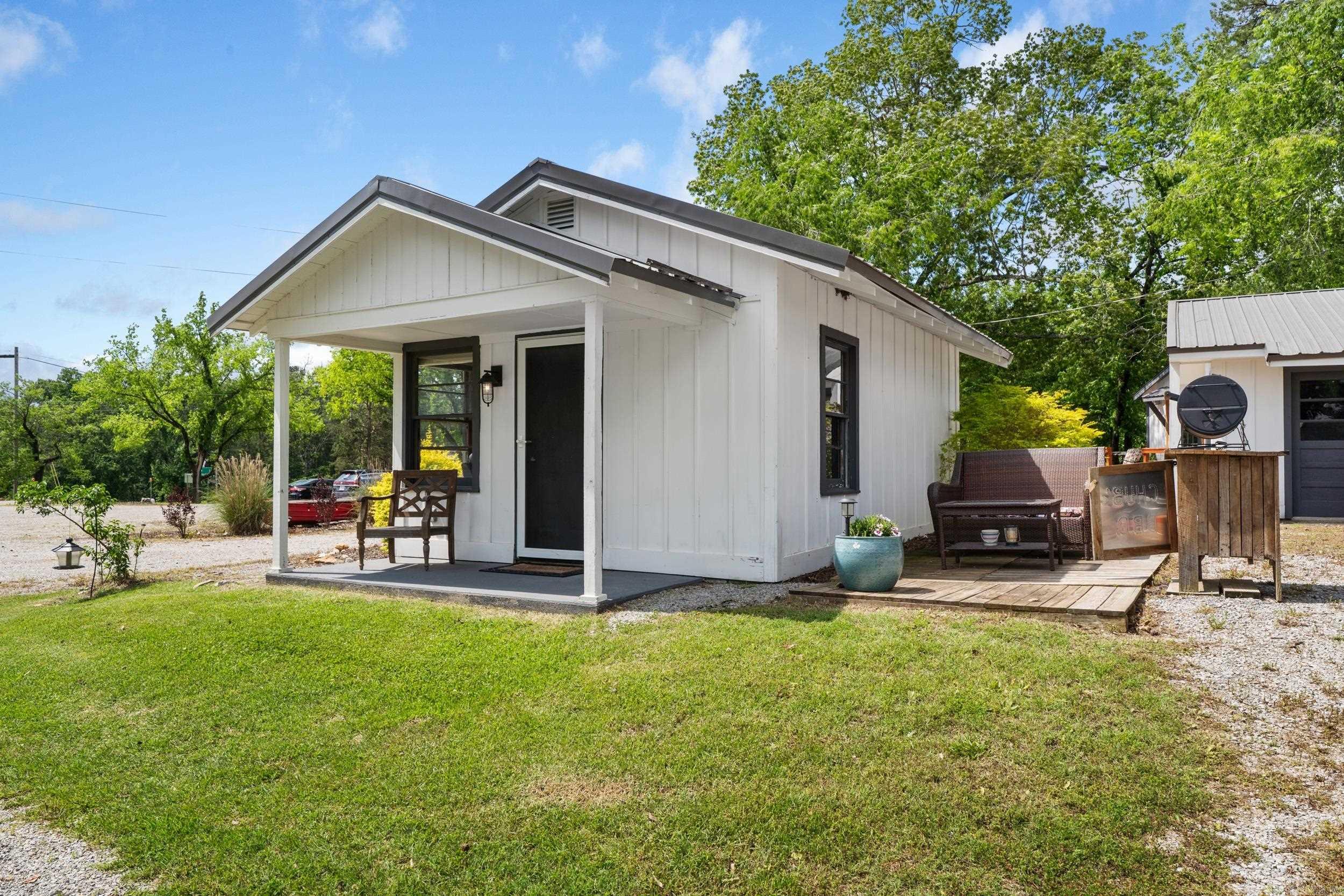 10897 S Highway 5  Salesville, AR
