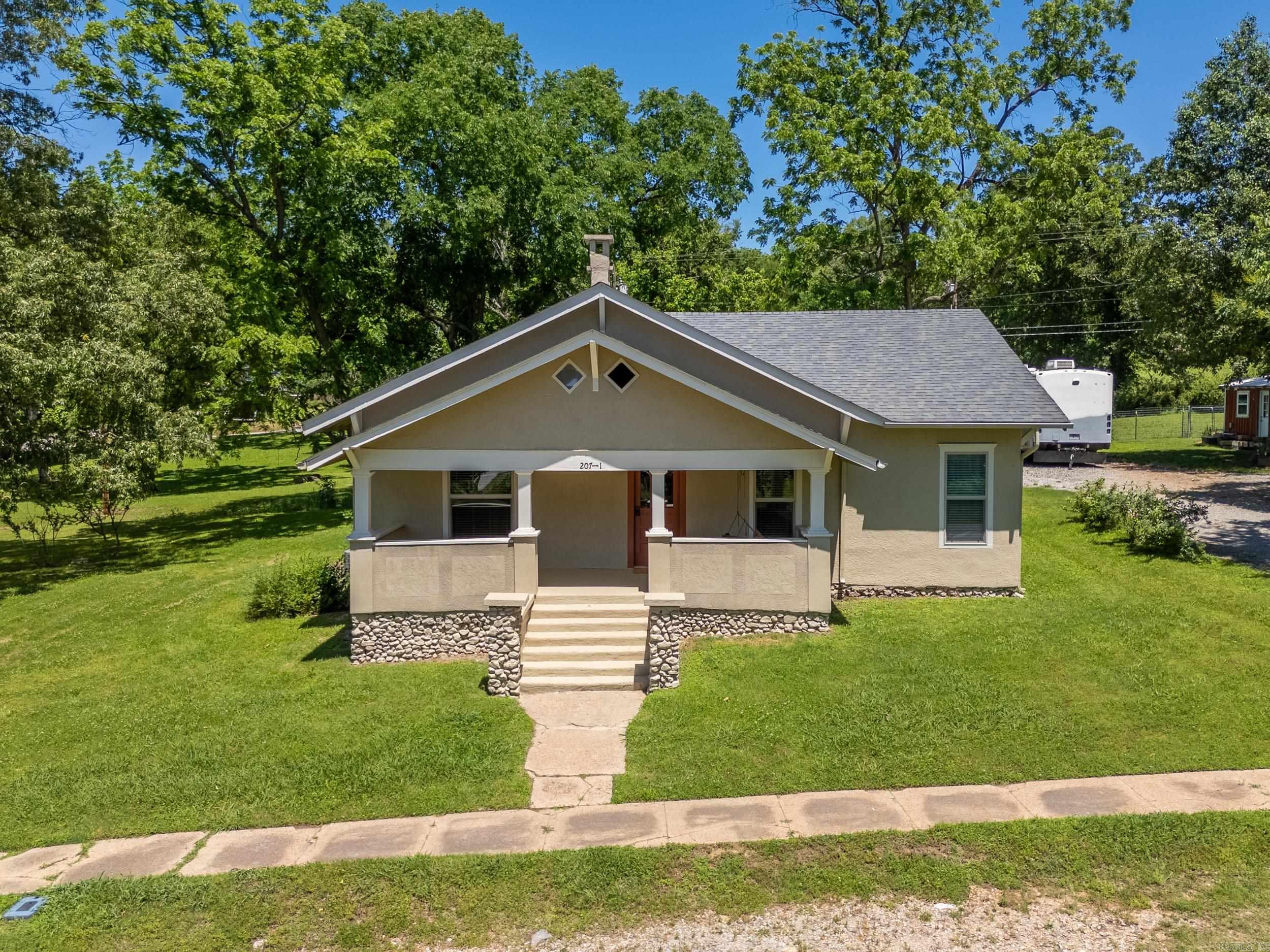 207 Combs Avenue  Cotter, AR