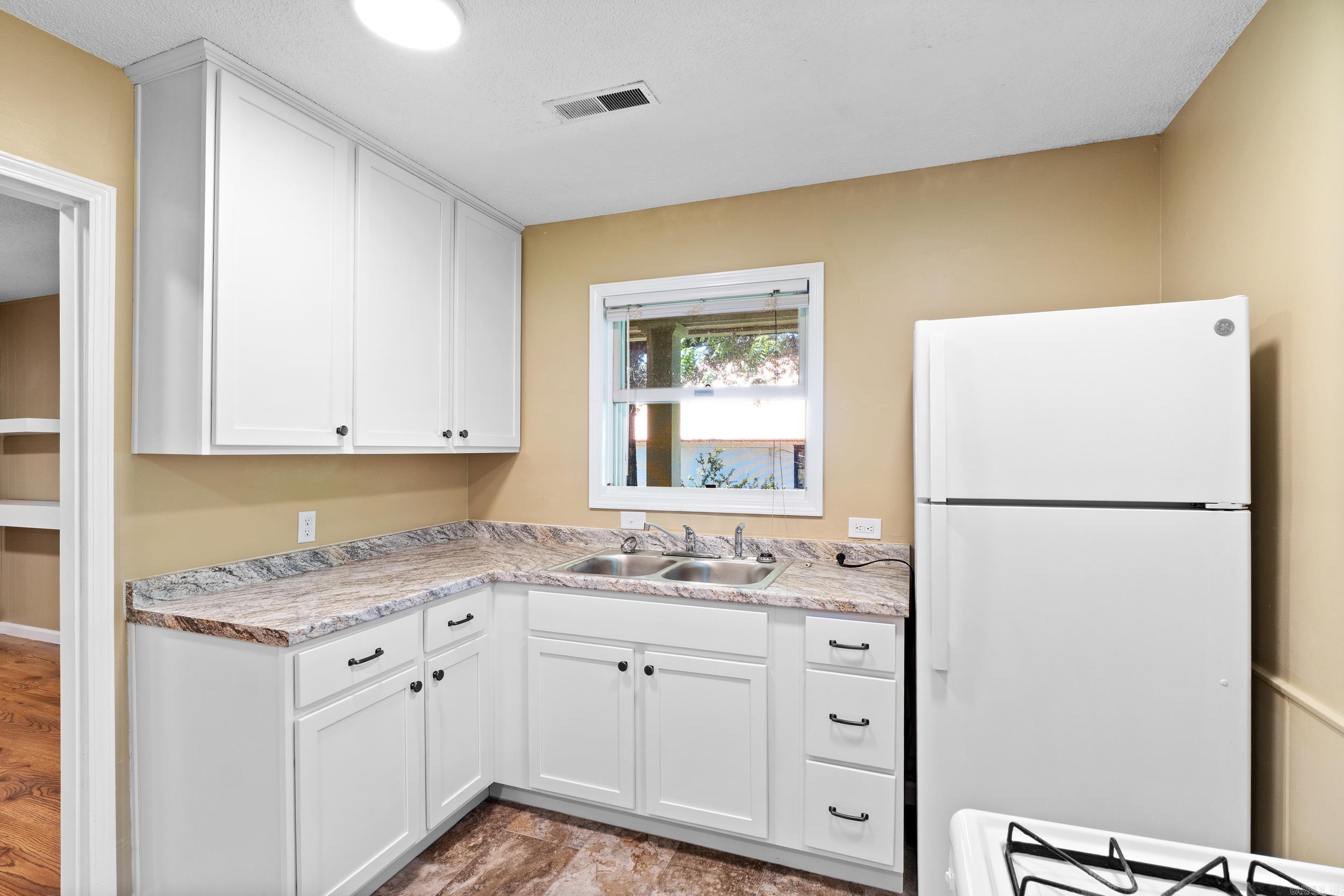 207  Combs Avenue  Cotter, AR