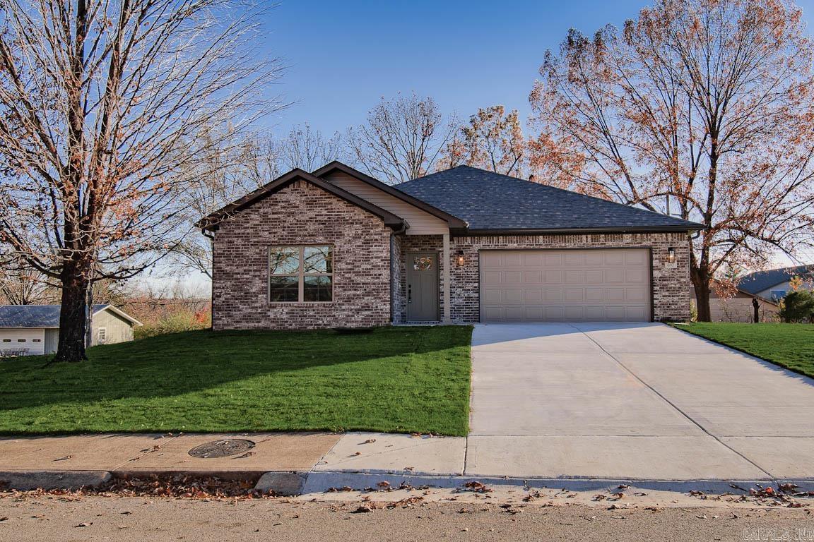 697  Western Hills Loop  Mountain Home, AR