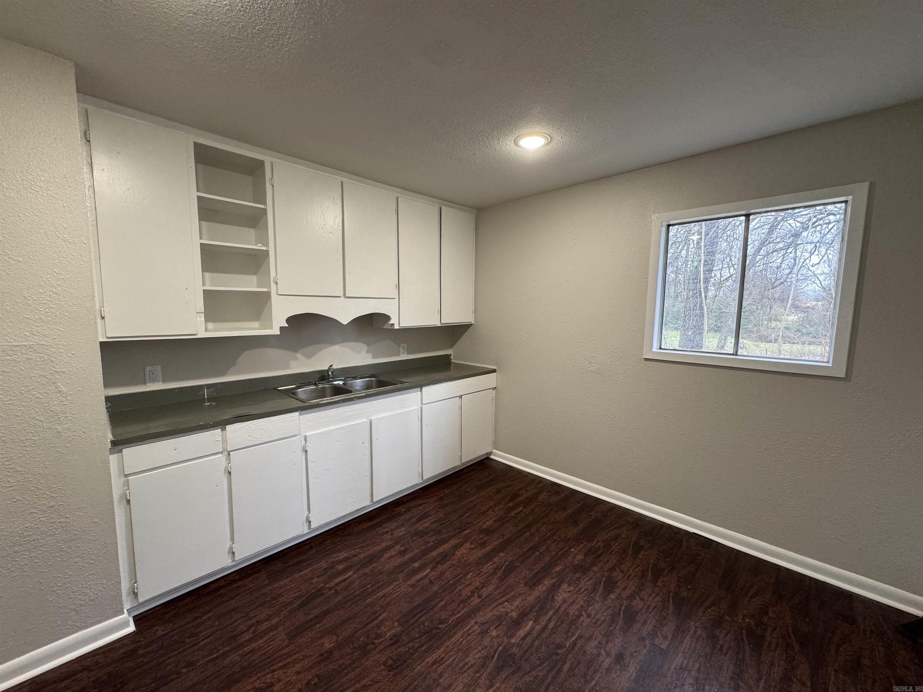 102 NE 3rd St  Bradford, AR