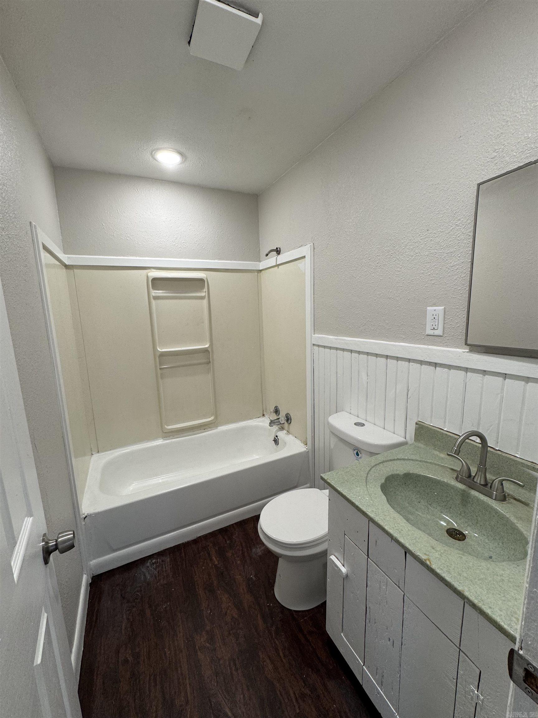 102 NE 3rd St  Bradford, AR