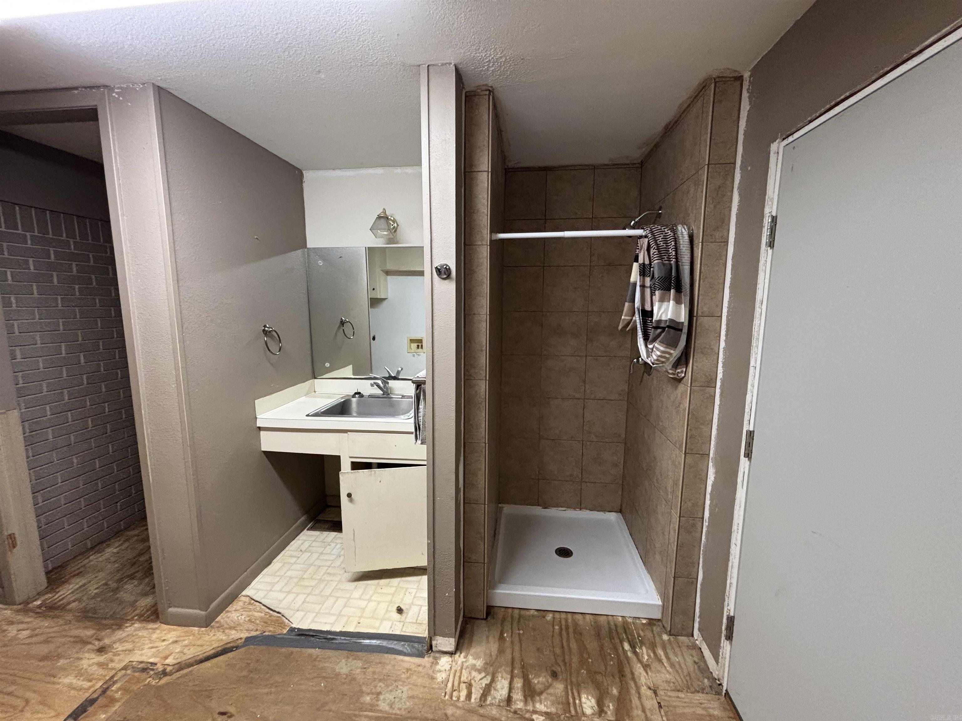 906 W Louisiana  Beebe, AR