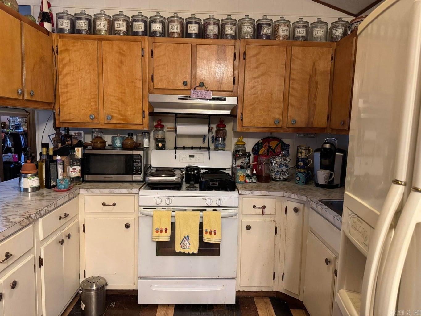 24  Hialeah  Cherokee Village, AR