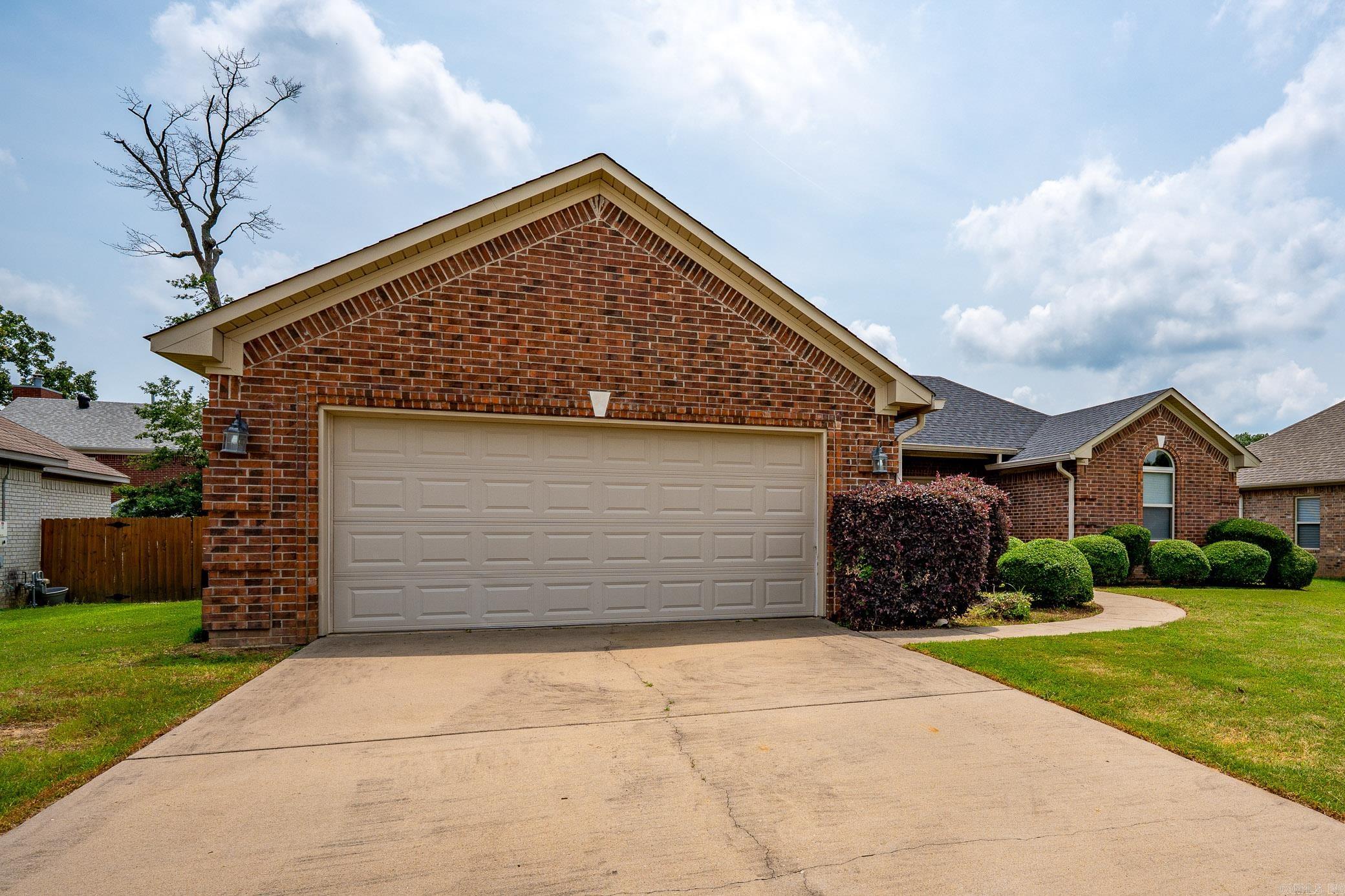 5801  Base Meadows  Jacksonville, AR