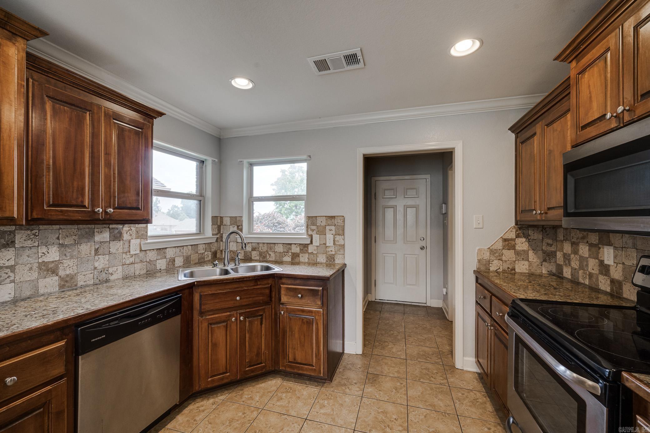 5801  Base Meadows  Jacksonville, AR
