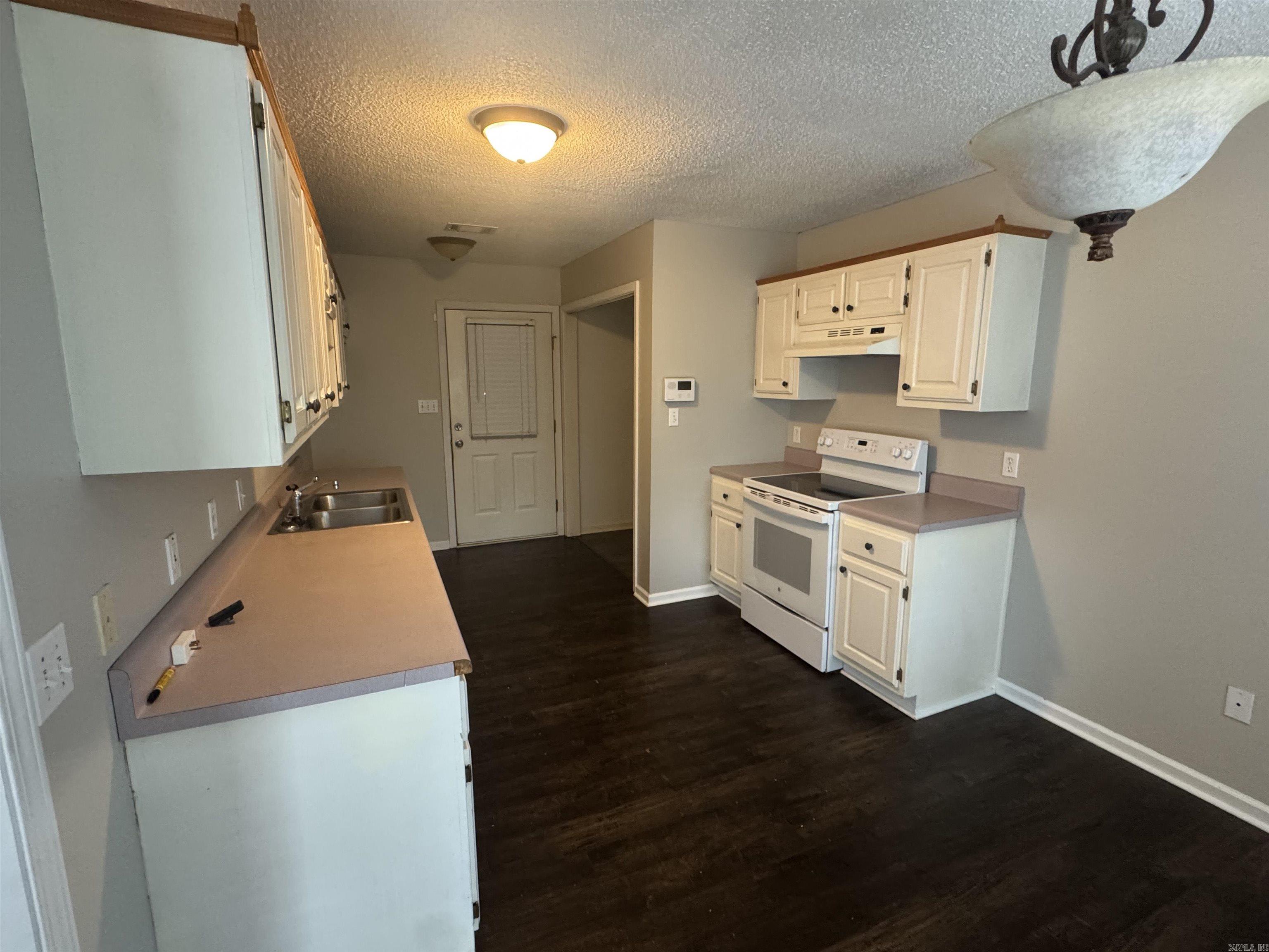 1508  Lois  Searcy, AR