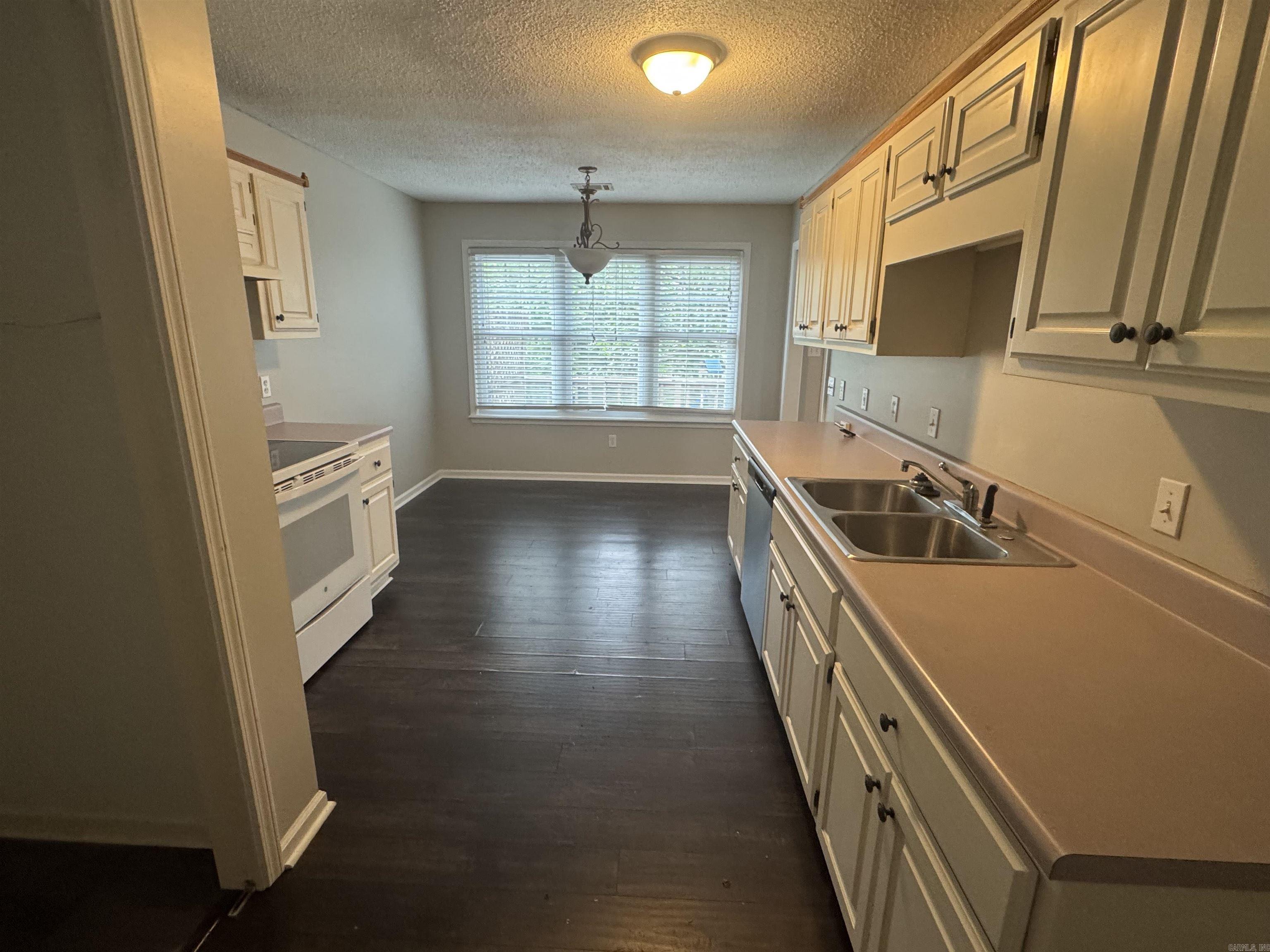 1508  Lois  Searcy, AR