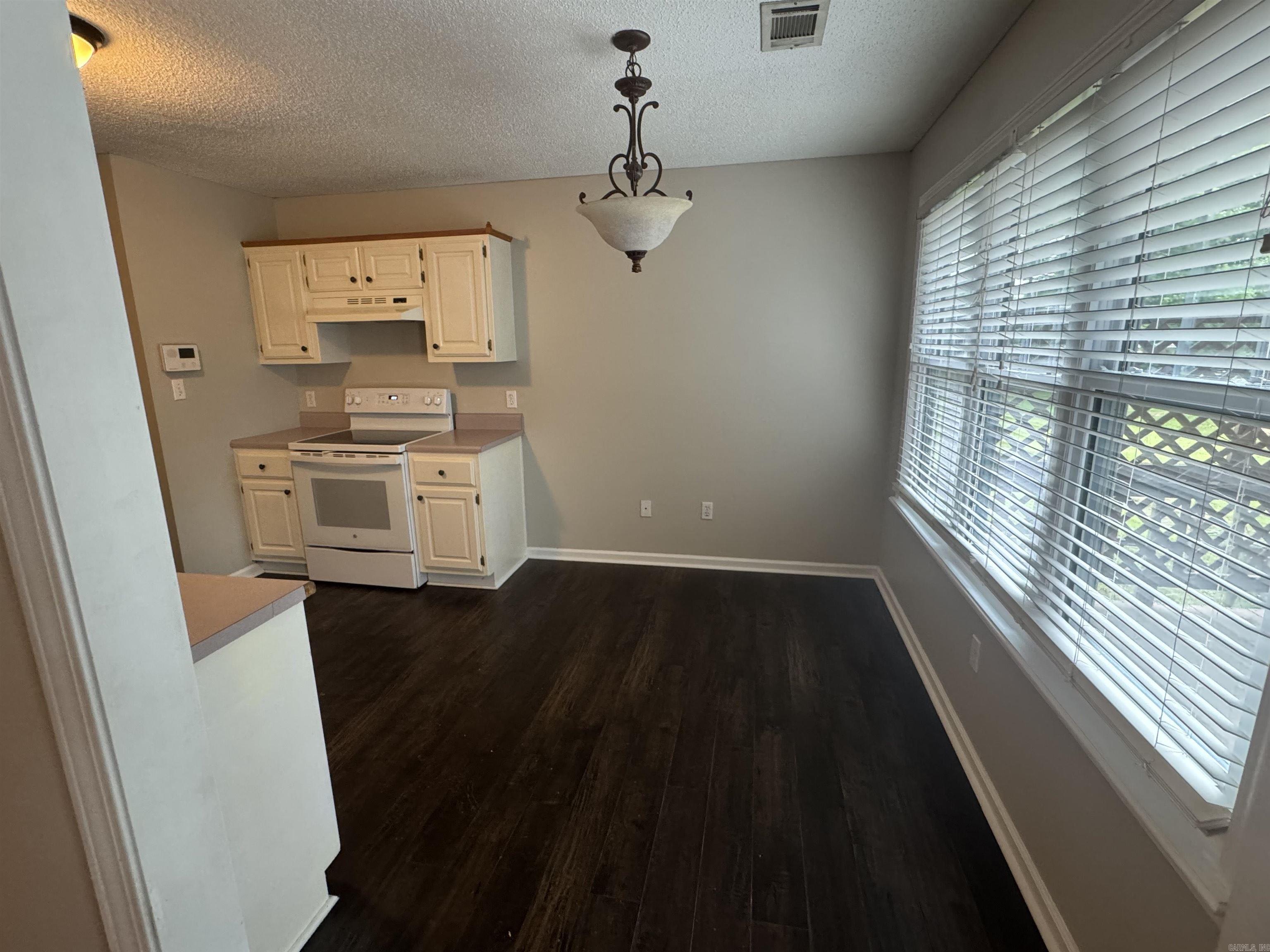 1508  Lois  Searcy, AR