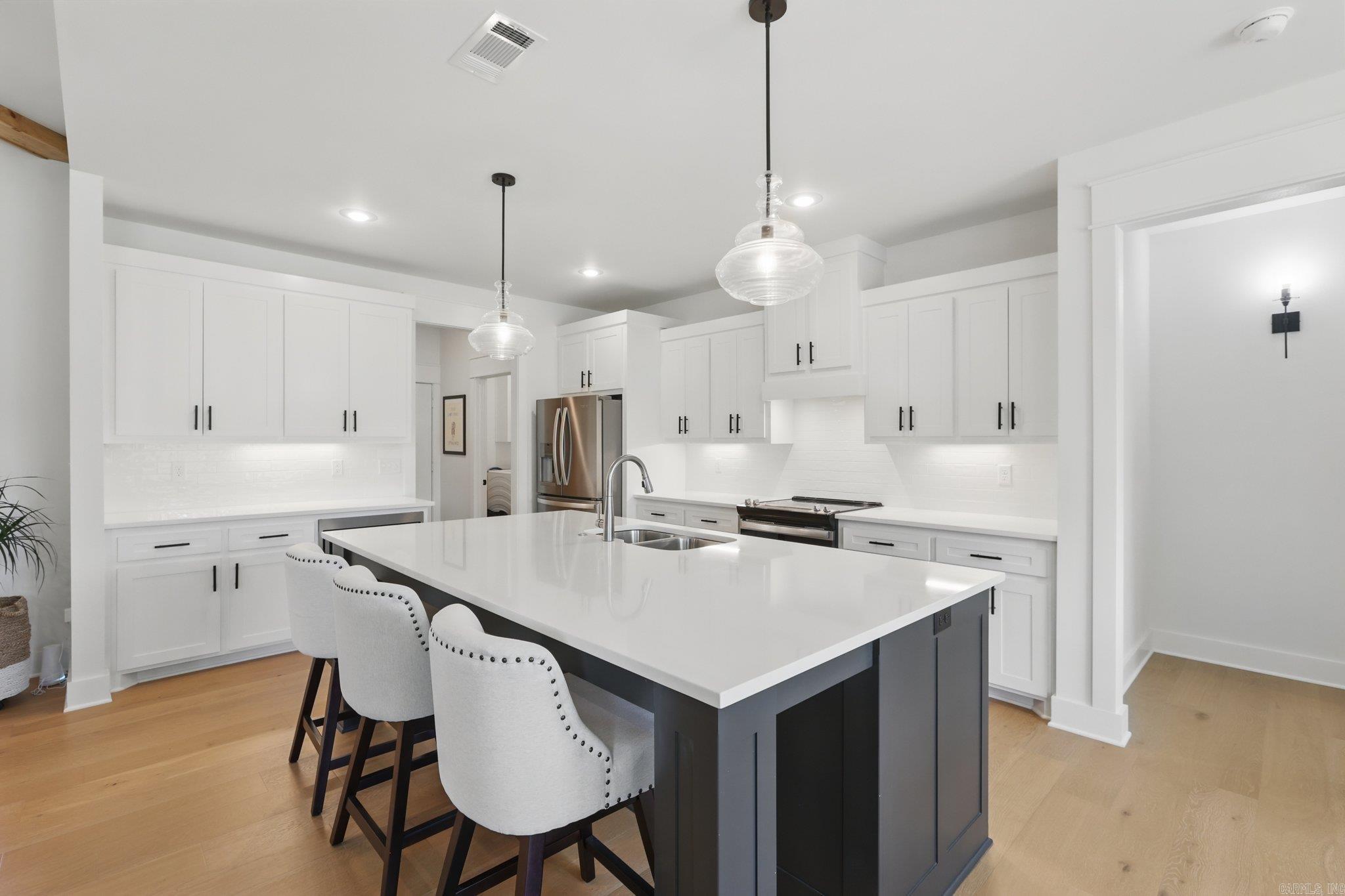 10584  Gunter  Benton, AR
