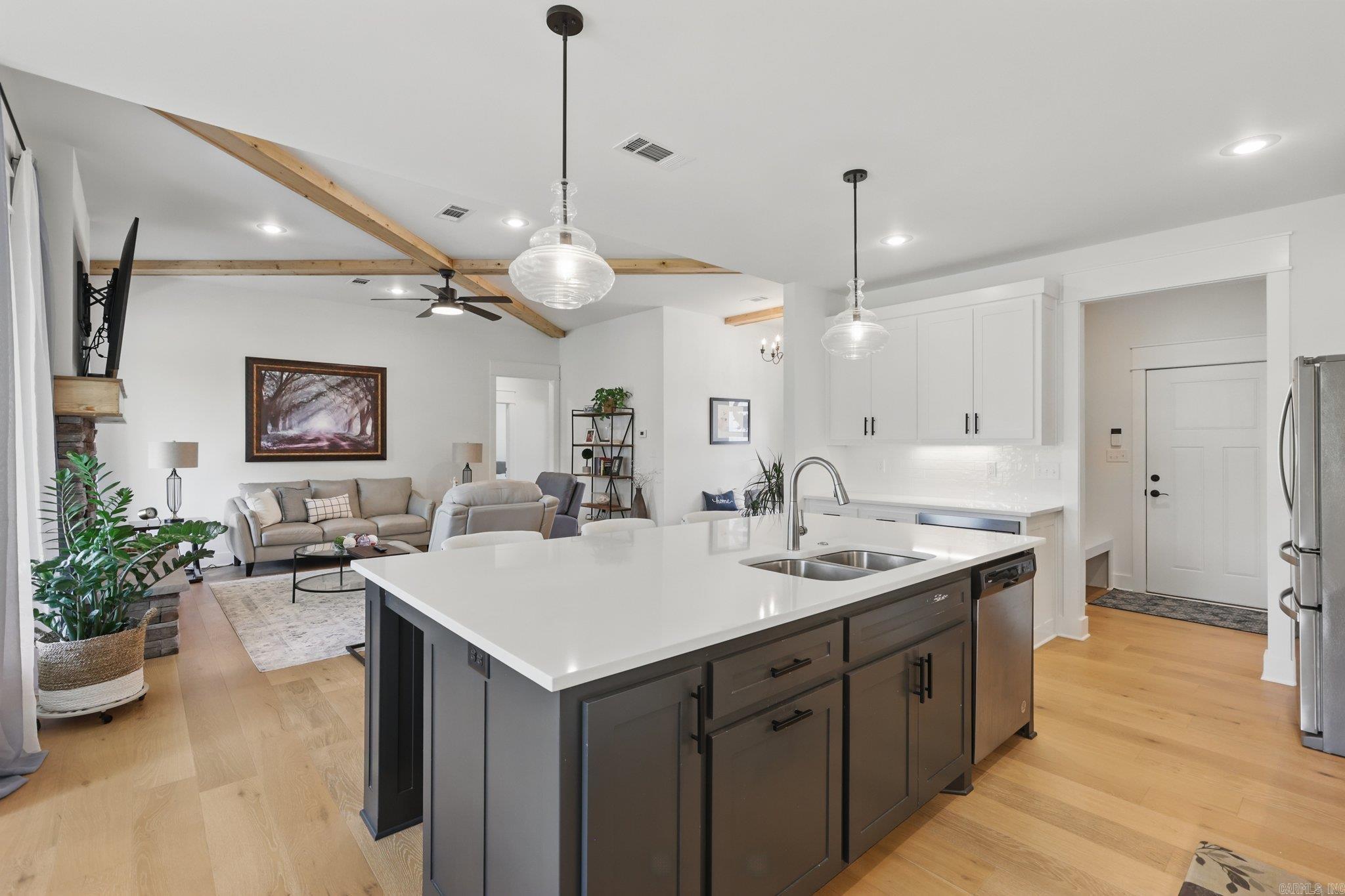 10584  Gunter  Benton, AR
