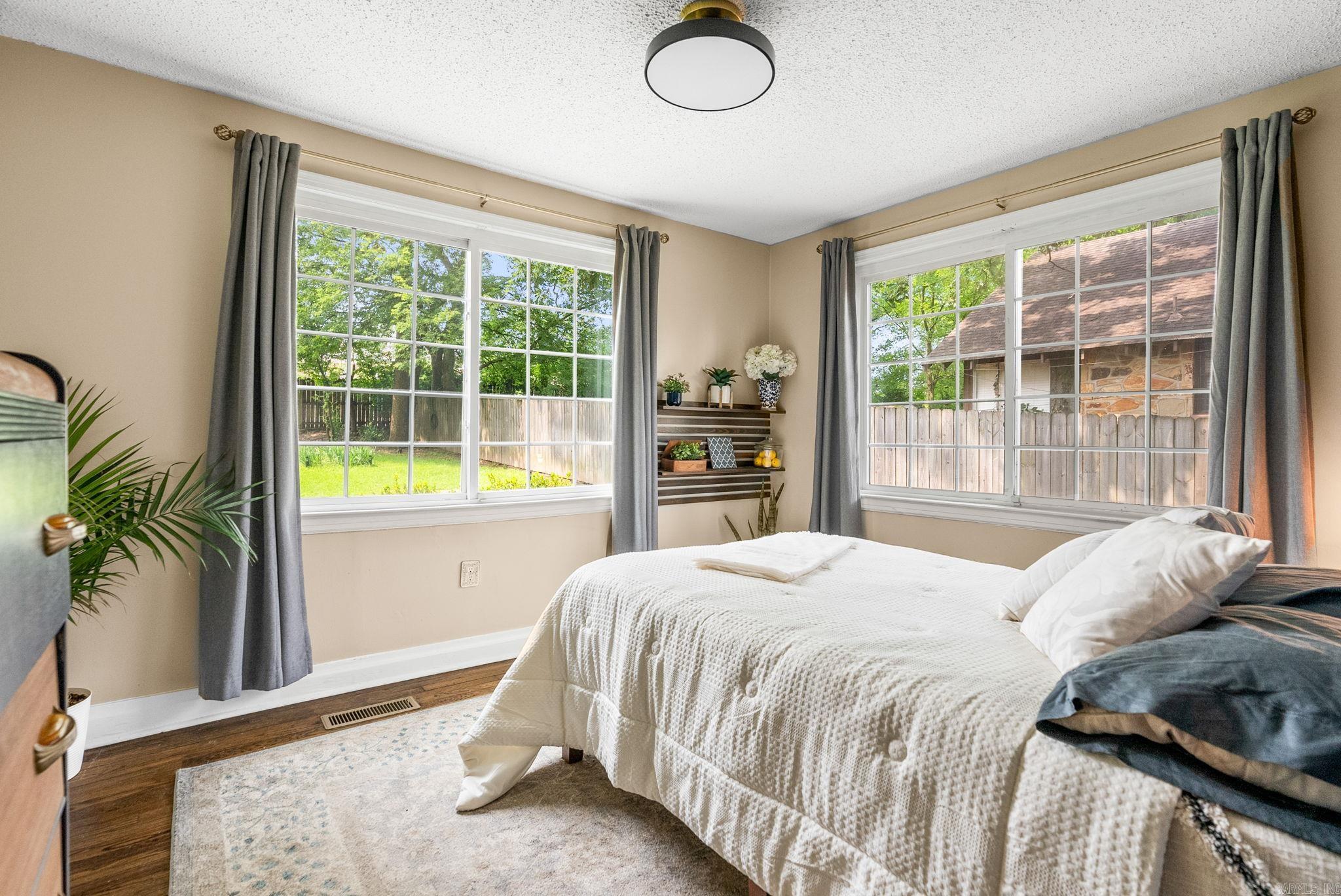 210 E E  North Little Rock, AR