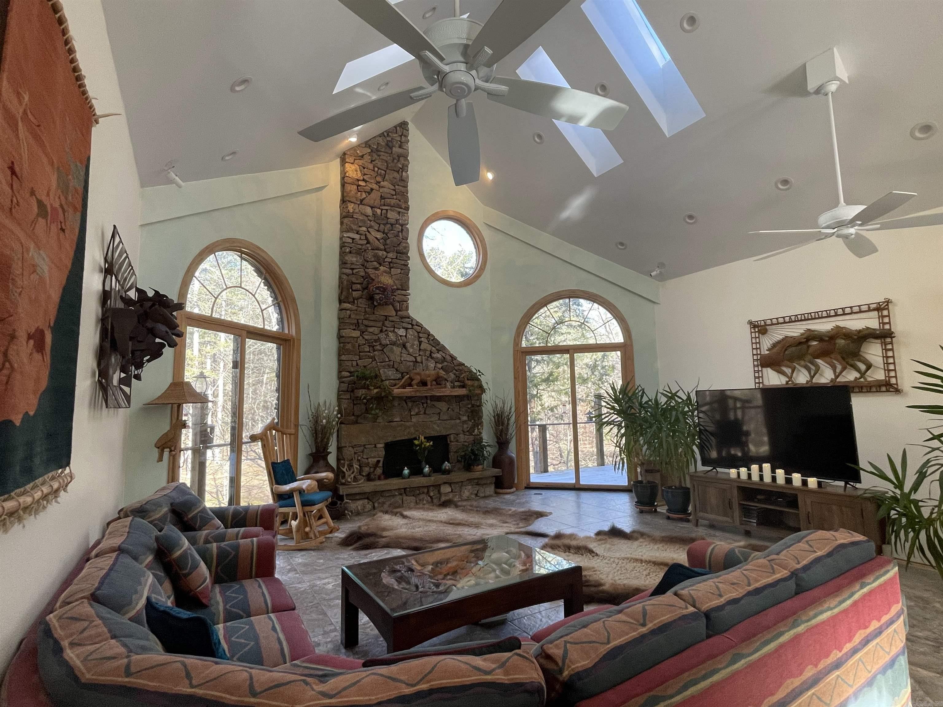 137  Bucksnort Lane  Mena, AR
