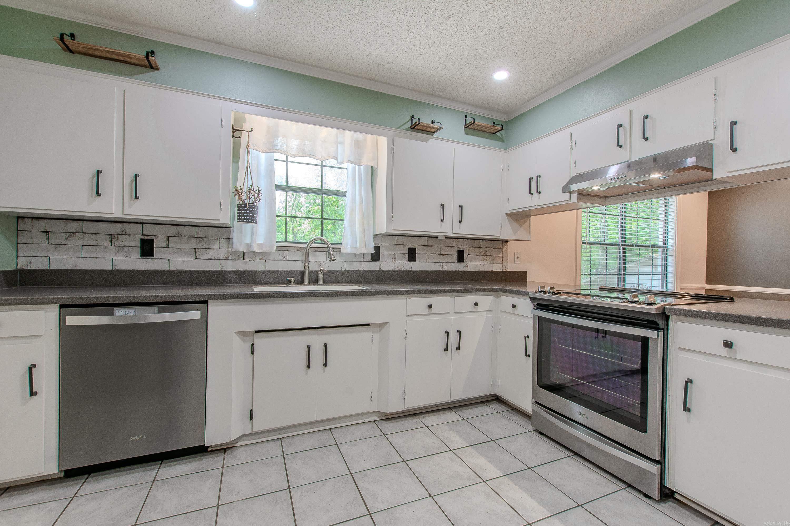 1611  River Ridge  Benton, AR